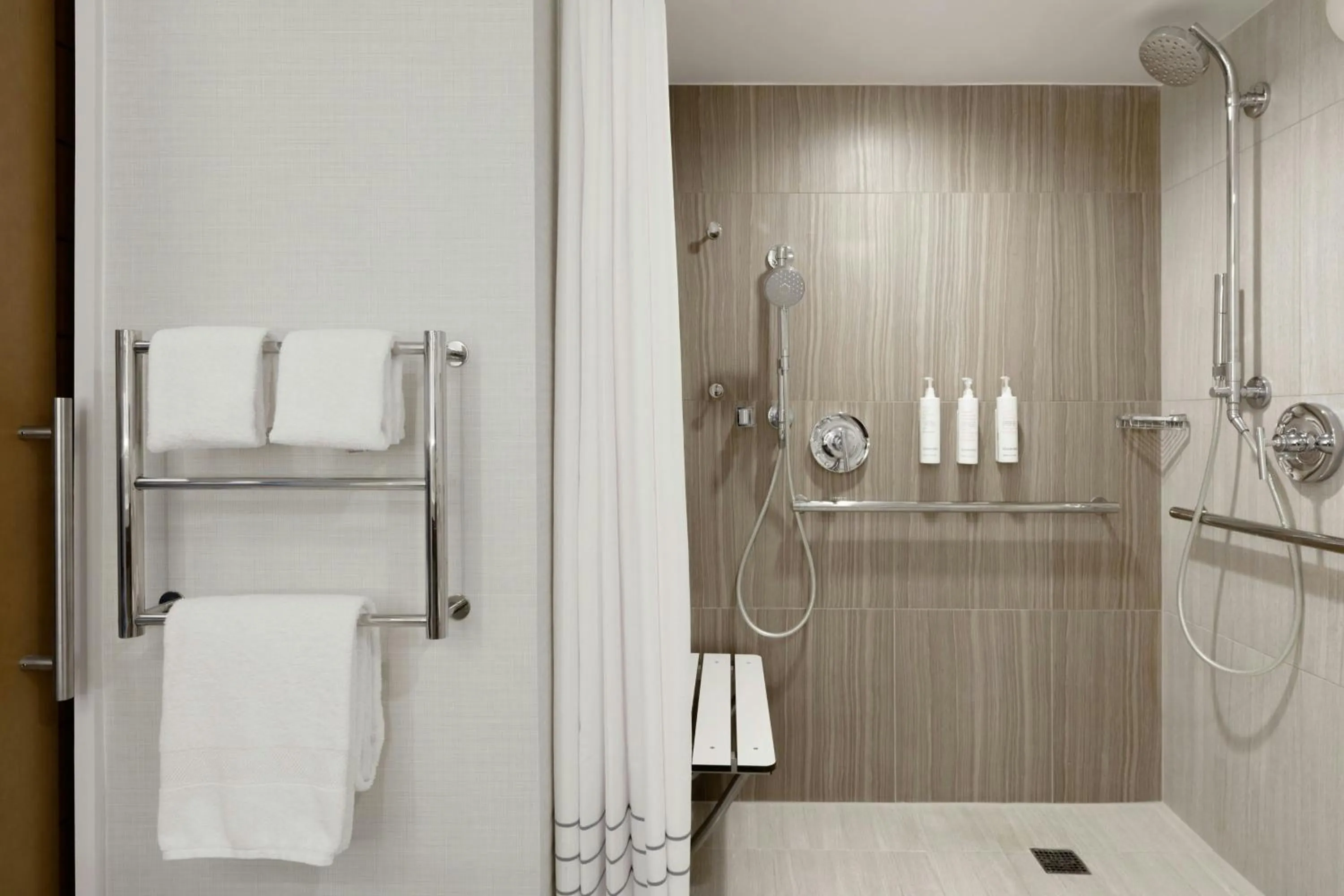 Bathroom in Fort Lauderdale Marriott Harbor Beach Resort & Spa