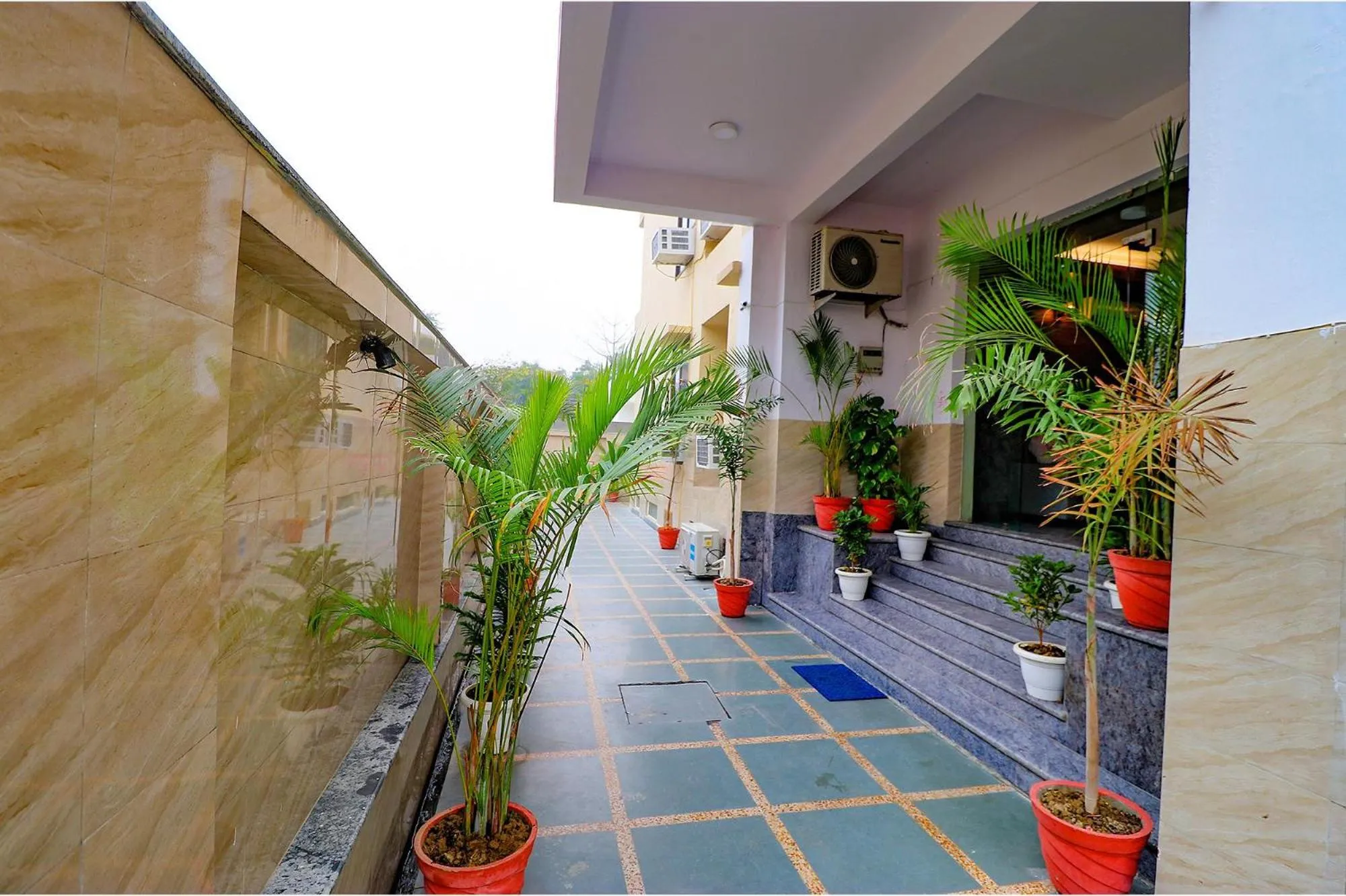 Facade/entrance in FabHotel Elite Peak