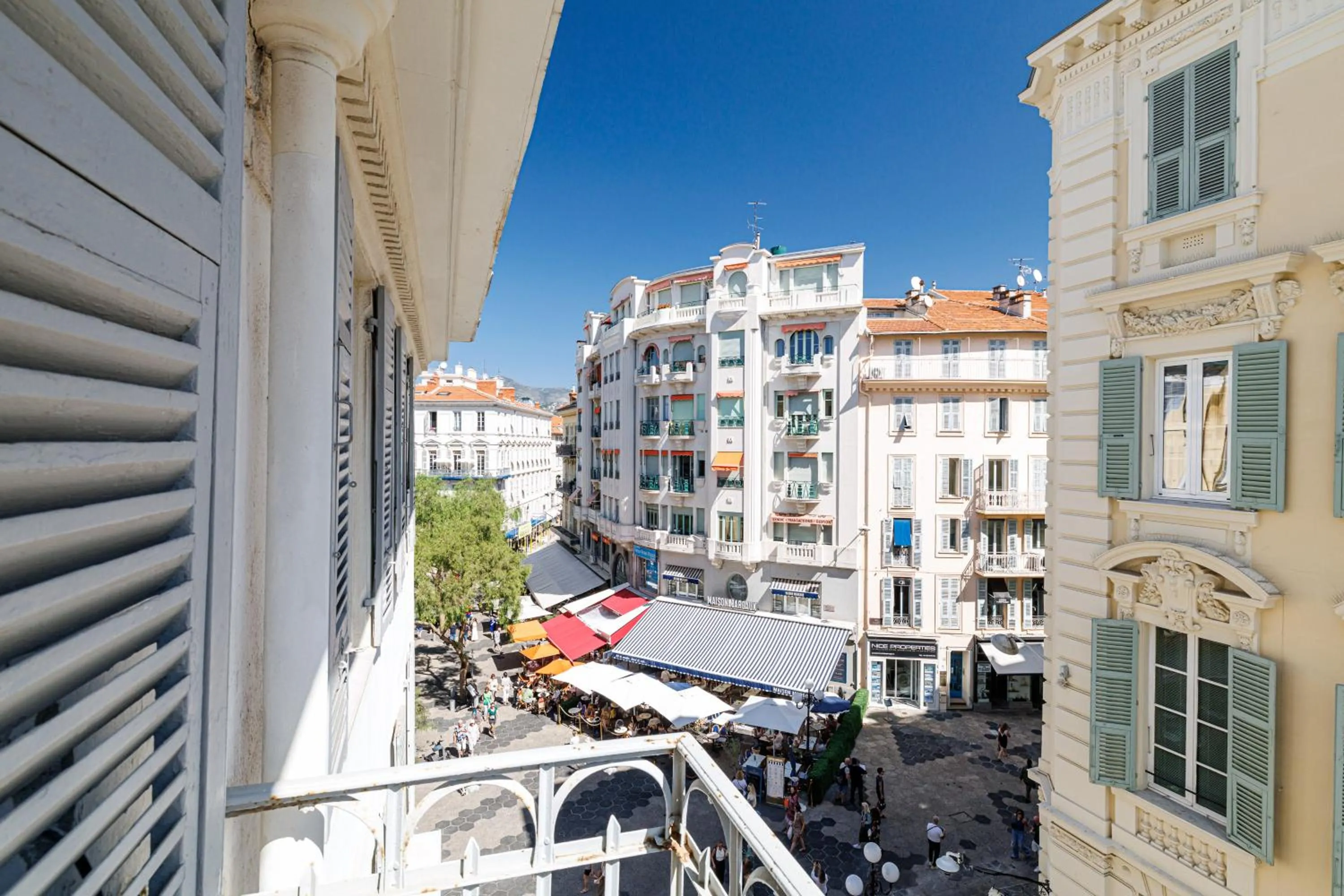 City view in Le Dortoir Boutique Suites