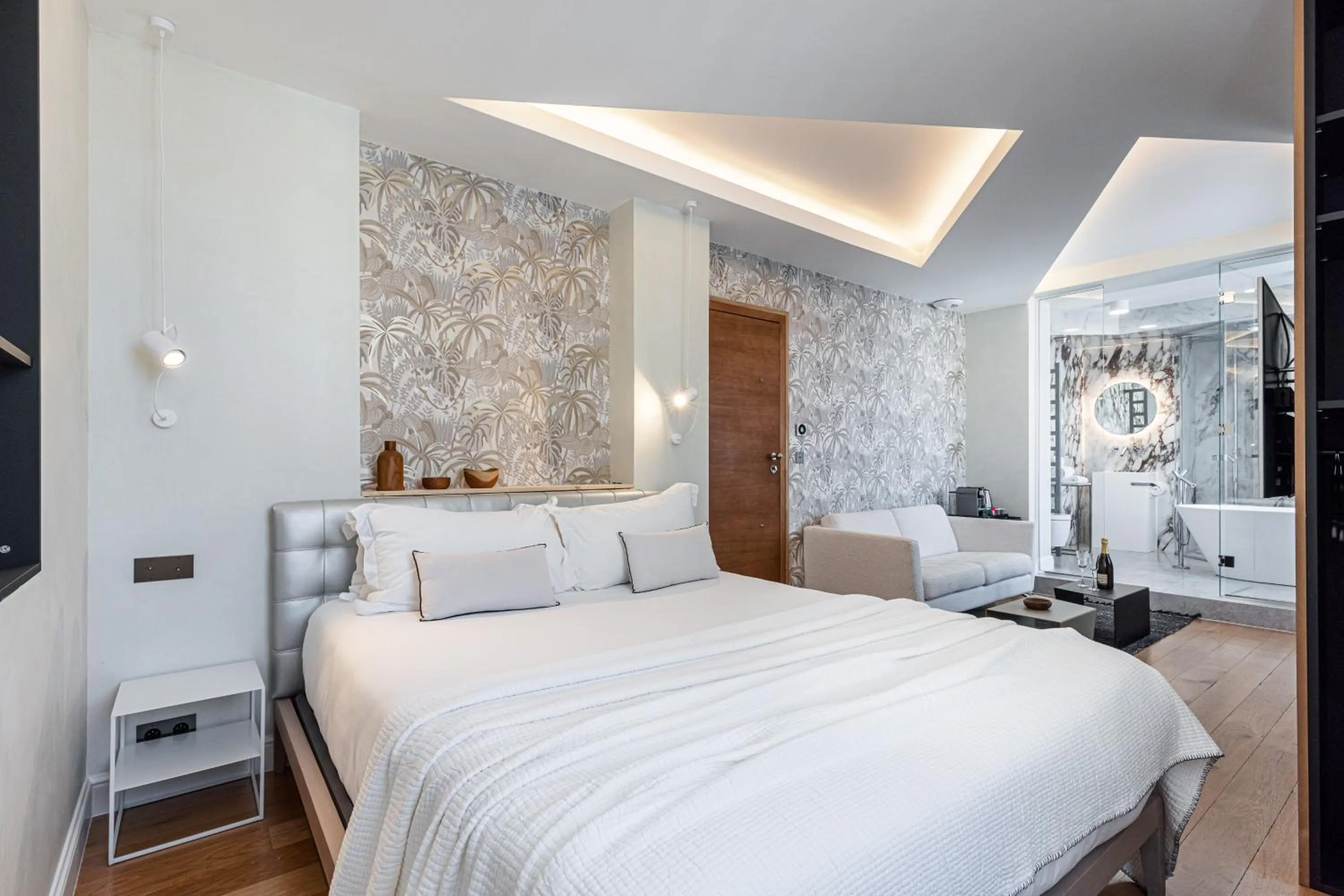 Photo of the whole room, Bed in Le Dortoir Boutique Suites