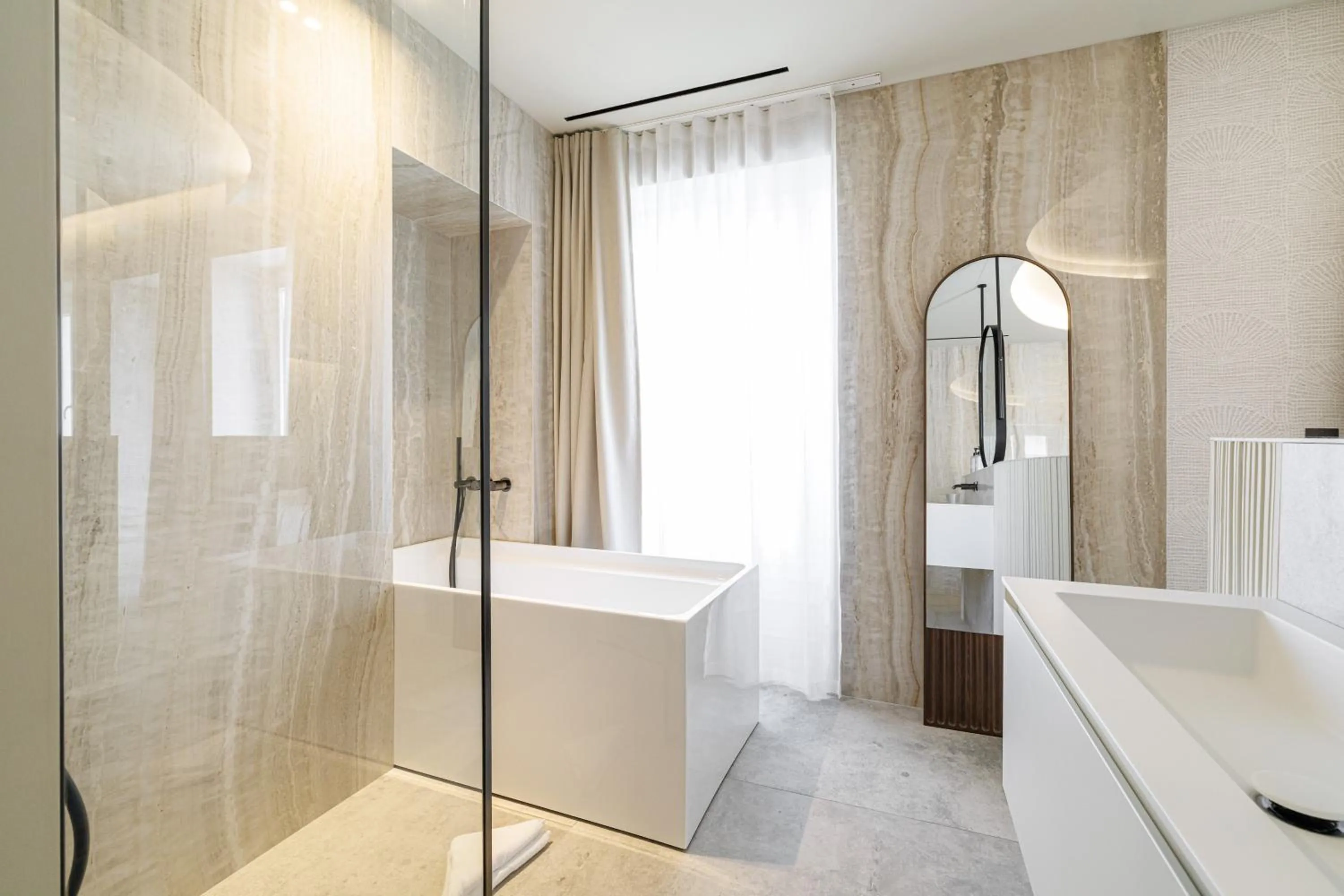 Shower in Le Dortoir Boutique Suites