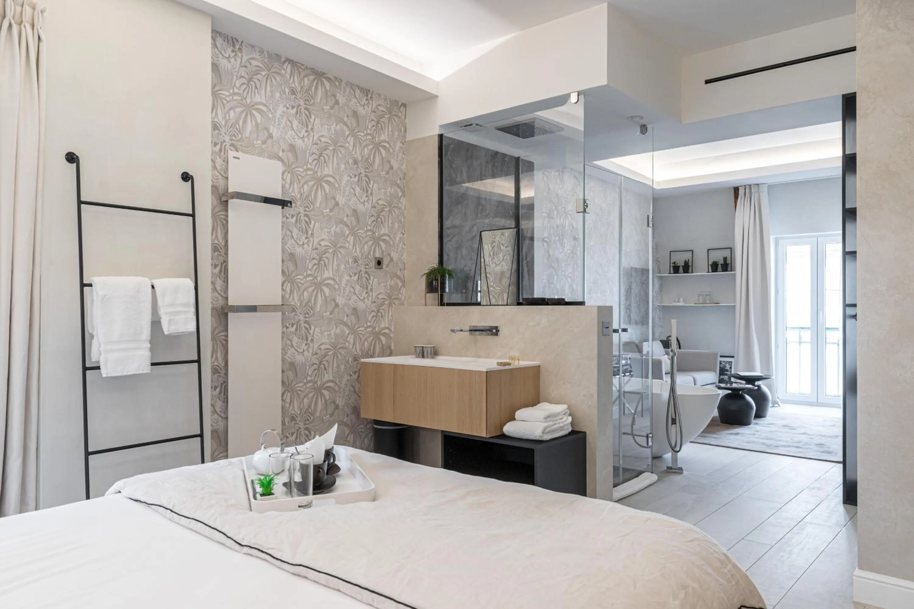 Bathroom, Bed in Le Dortoir Boutique Suites