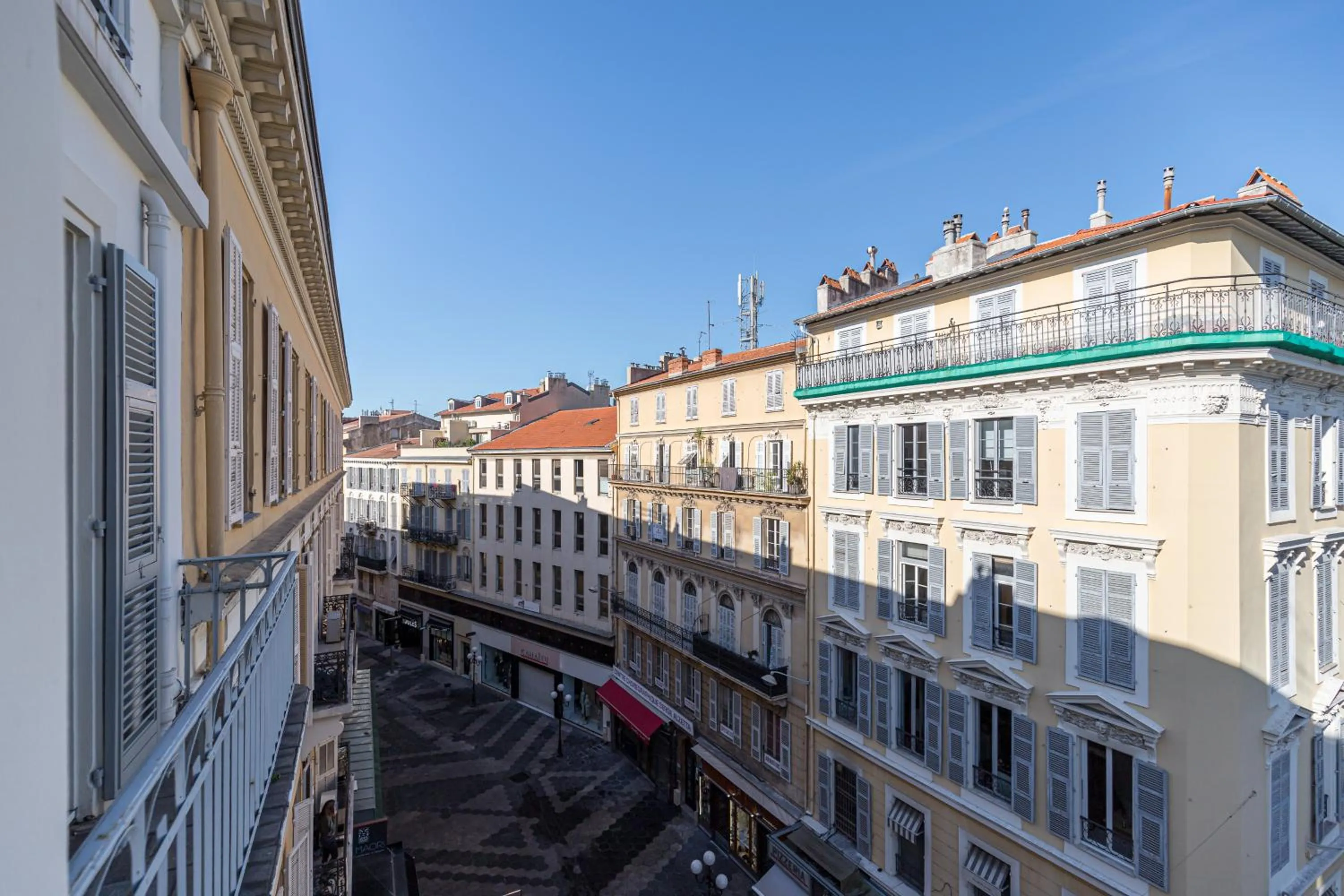 City view in Le Dortoir Boutique Suites