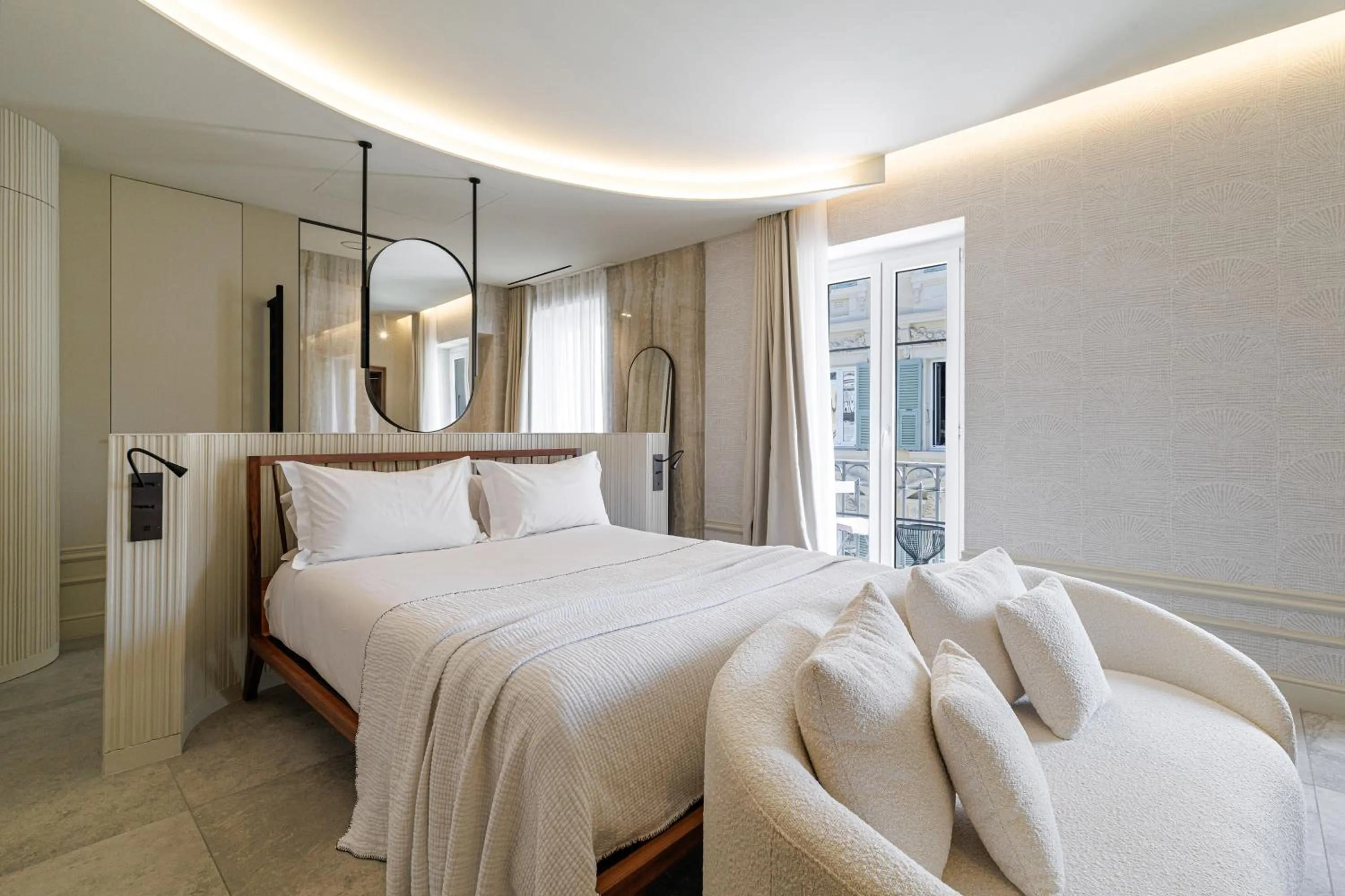 Bed in Le Dortoir Boutique Suites