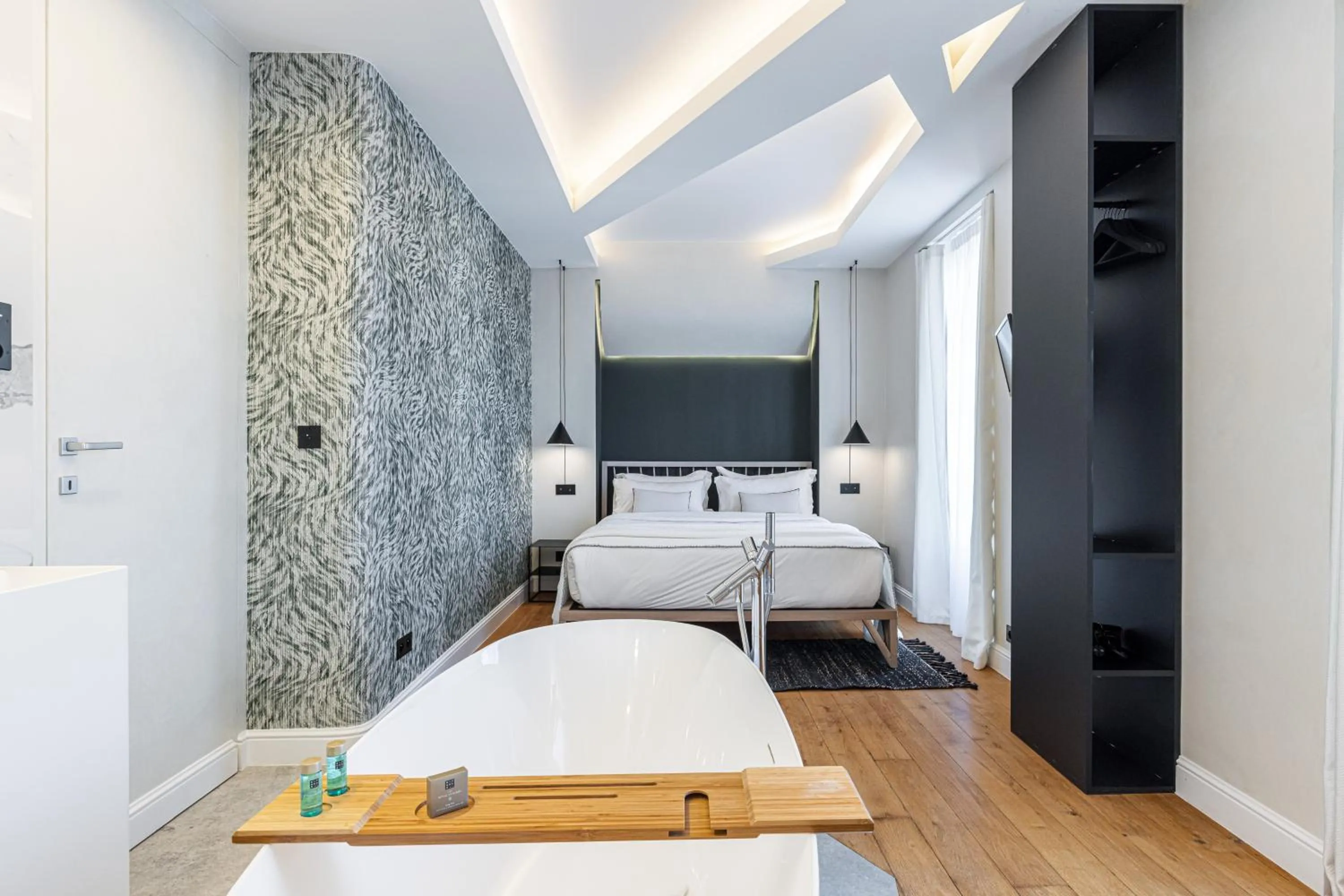 Photo of the whole room, Bed in Le Dortoir Boutique Suites