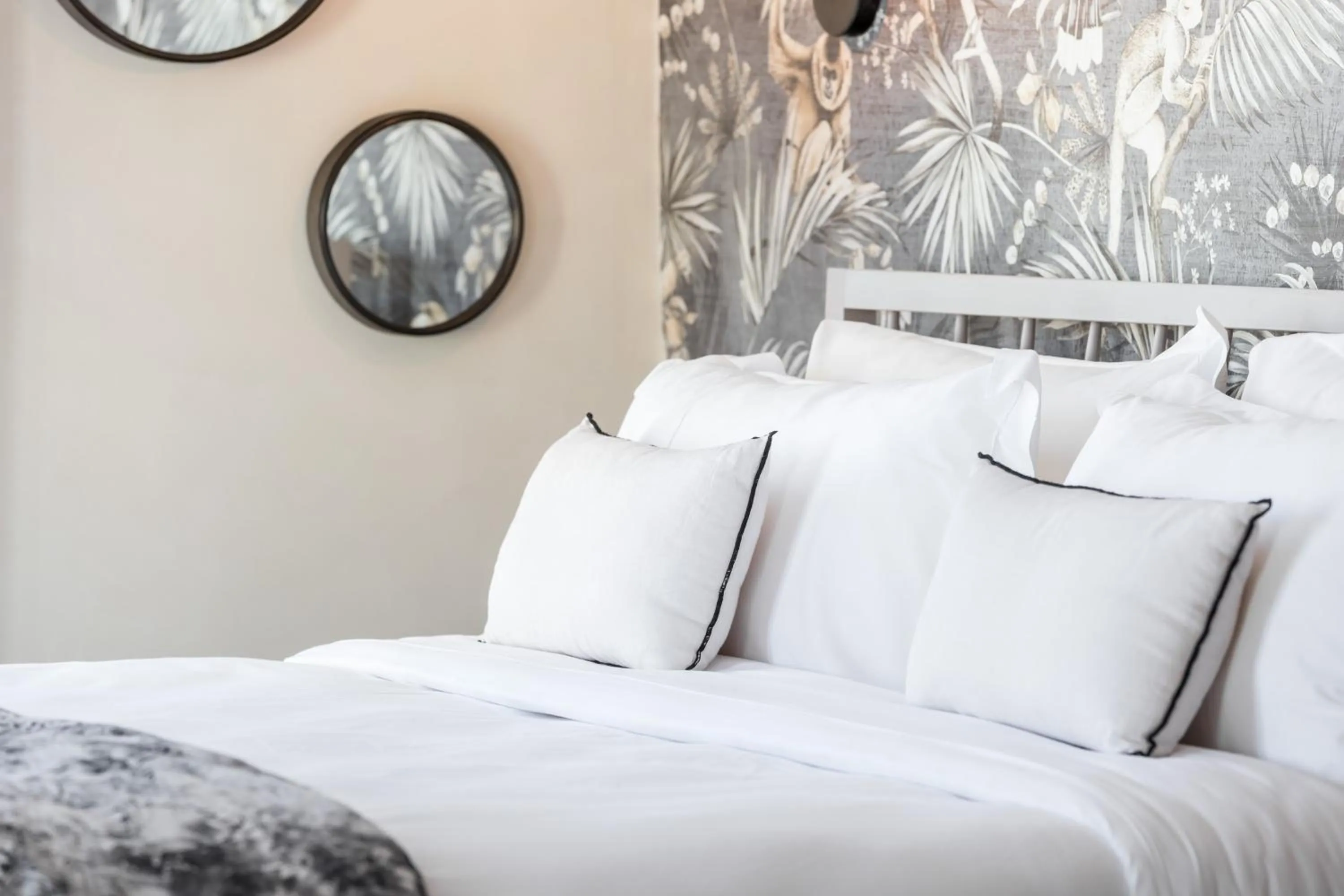 Bed in Le Dortoir Boutique Suites