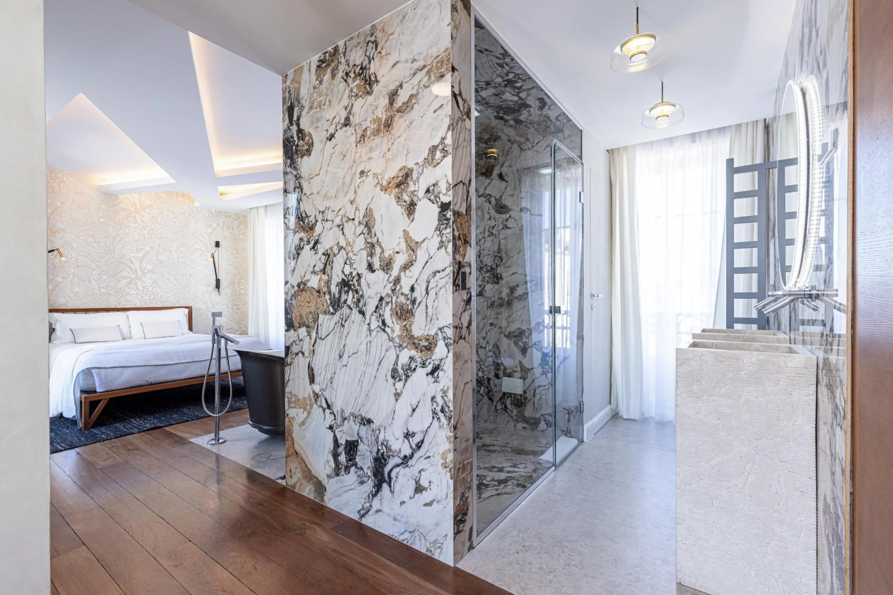 Photo of the whole room, Bed in Le Dortoir Boutique Suites