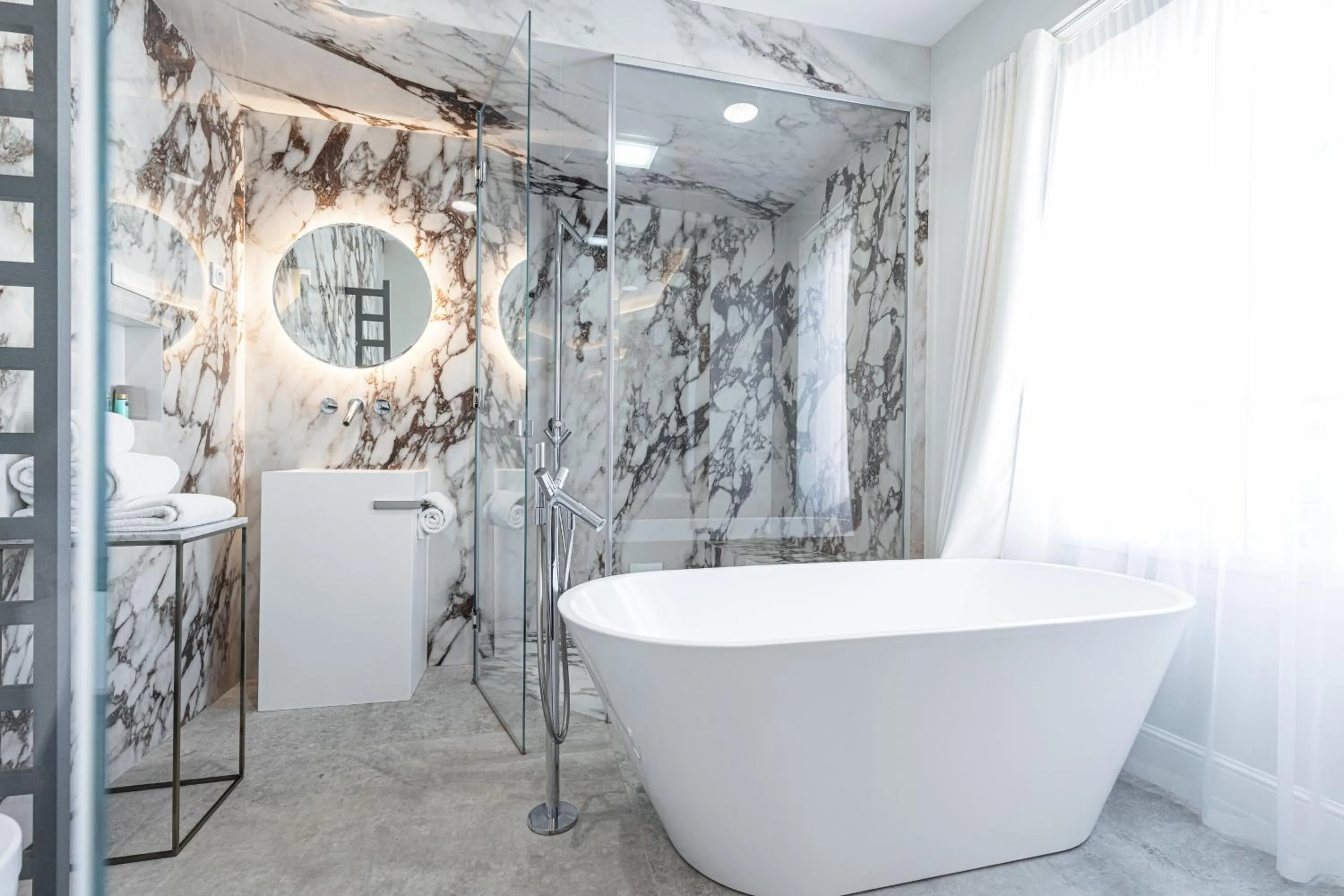 Steam room in Le Dortoir Boutique Suites