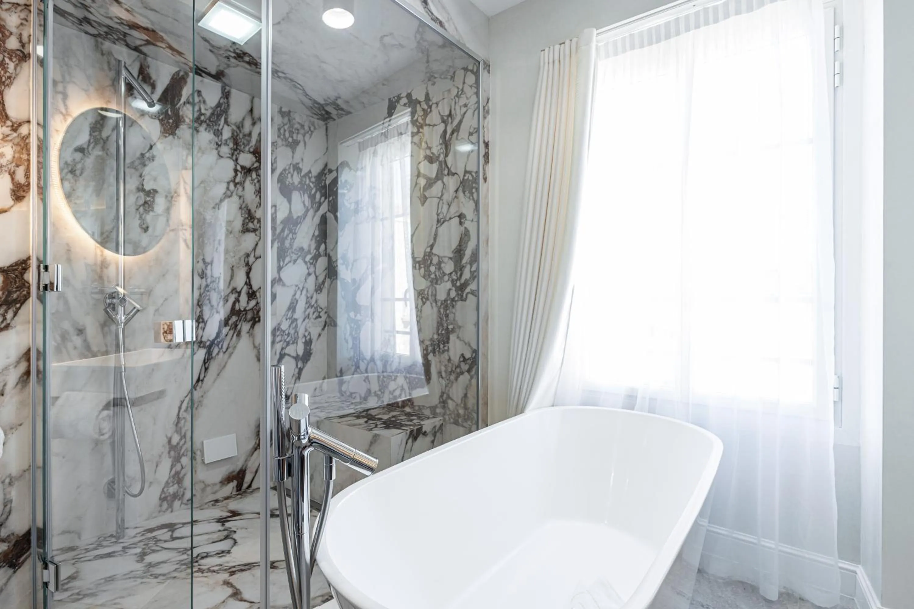 Steam room in Le Dortoir Boutique Suites