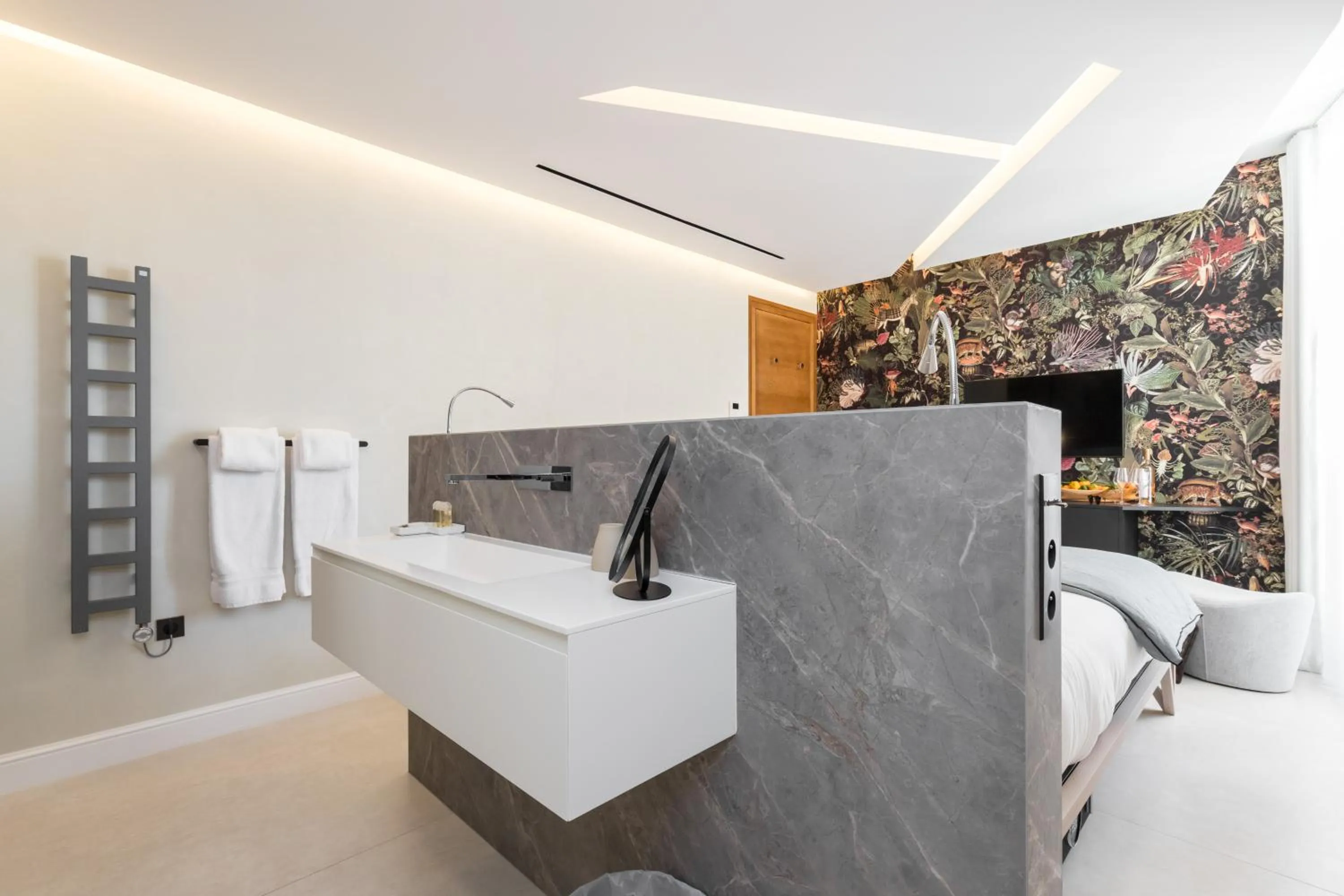 Photo of the whole room in Le Dortoir Boutique Suites