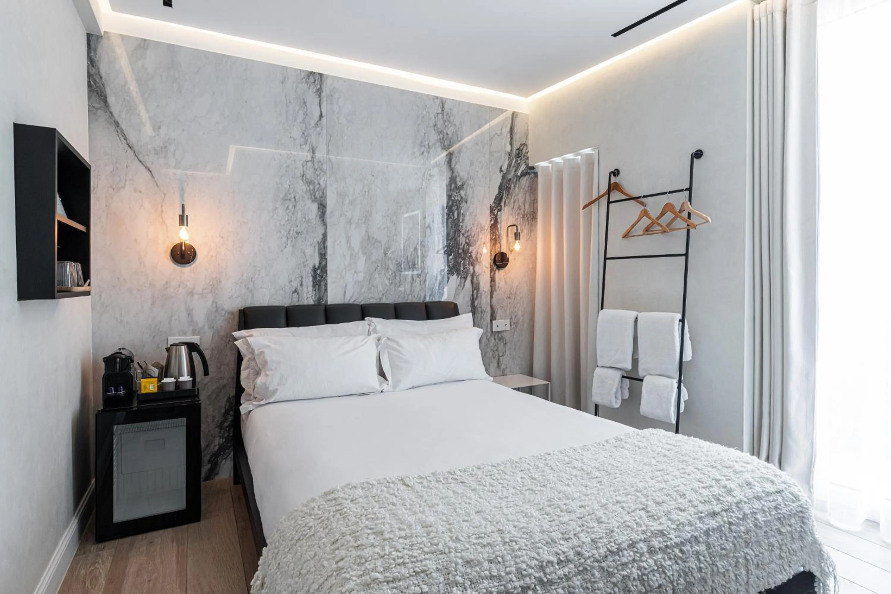 Photo of the whole room, Bed in Le Dortoir Boutique Suites