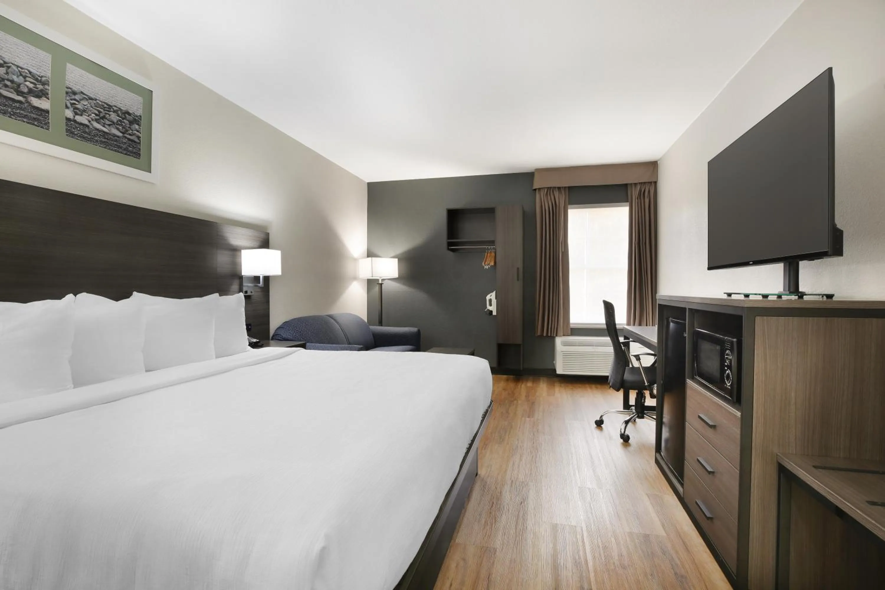 Bed in Quality Inn Mystic