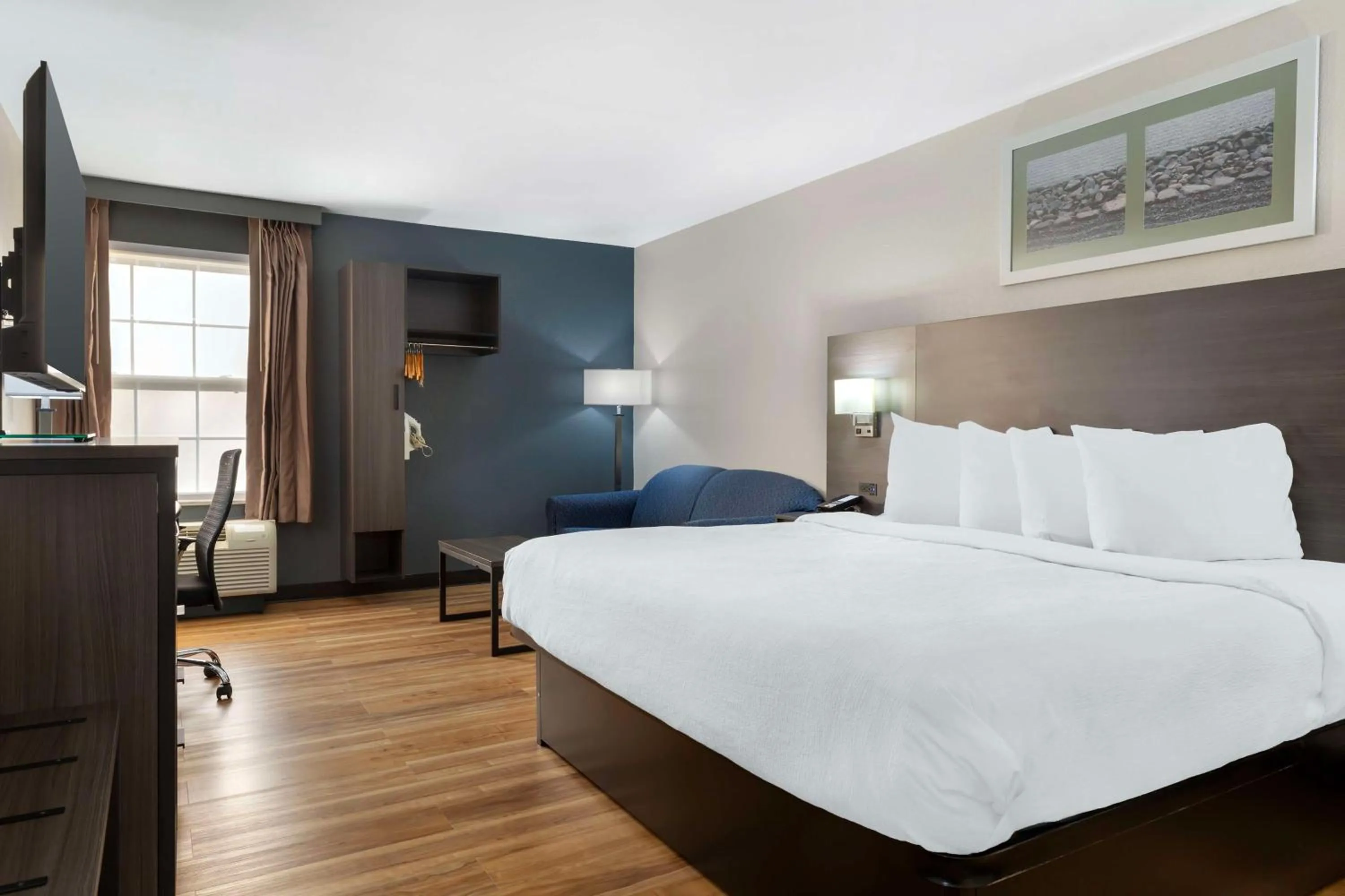 Bedroom, Bed in Best Western Mystic Hotel