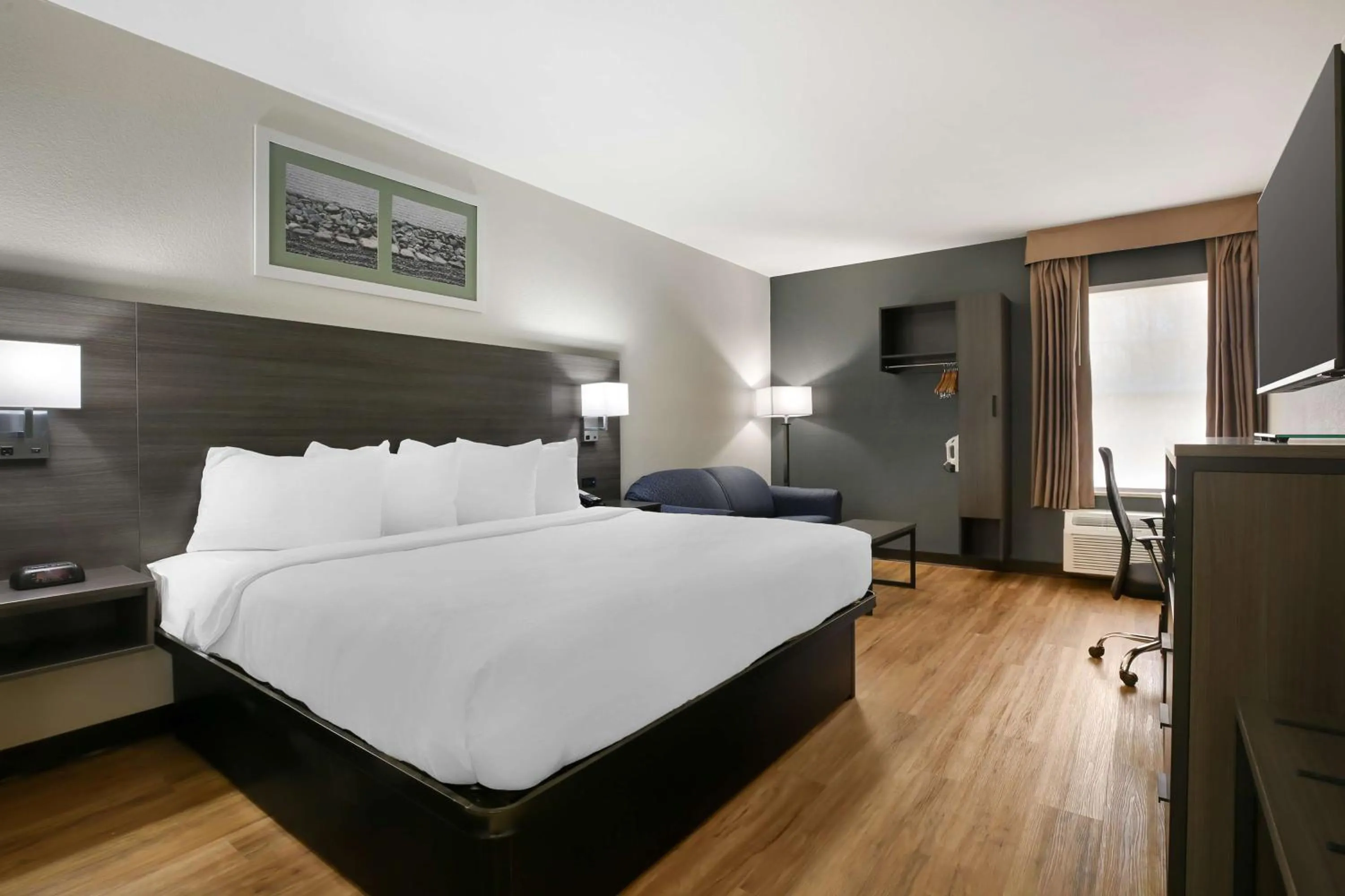 Bedroom, Bed in Best Western Mystic Hotel