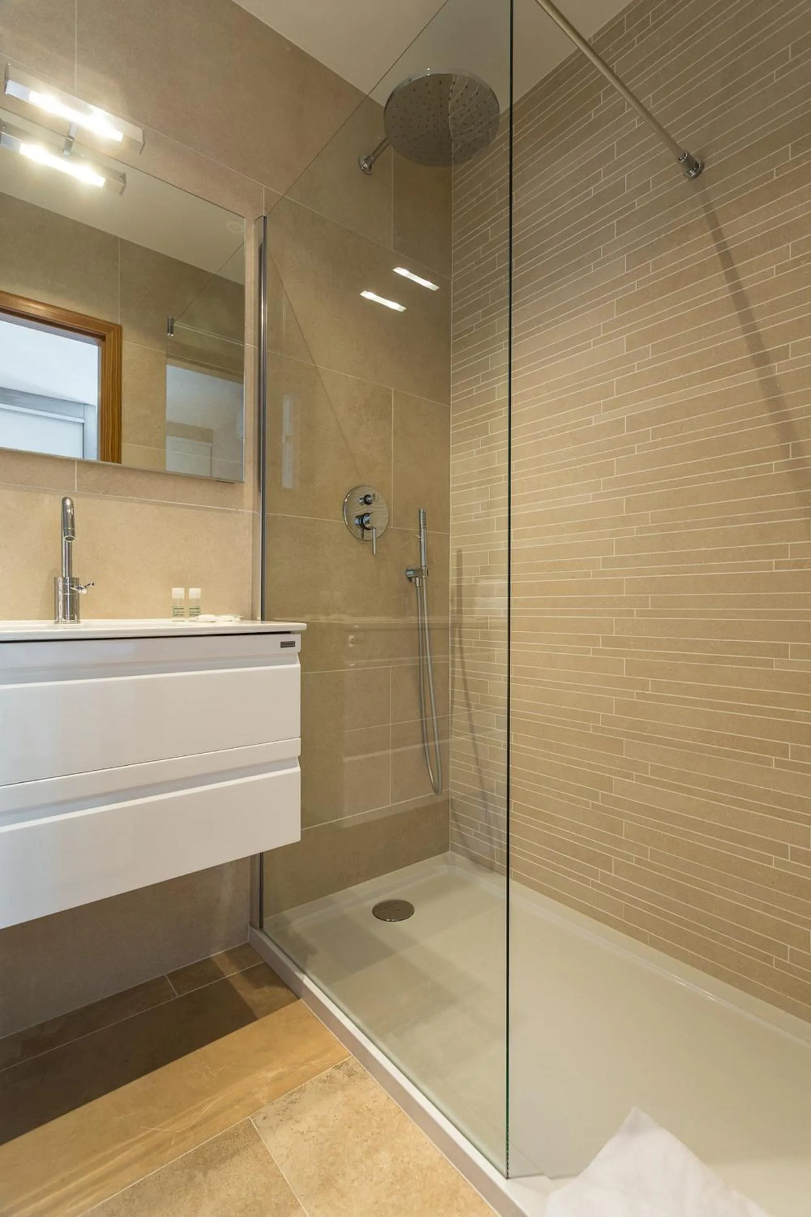 Shower in Villa Velvet