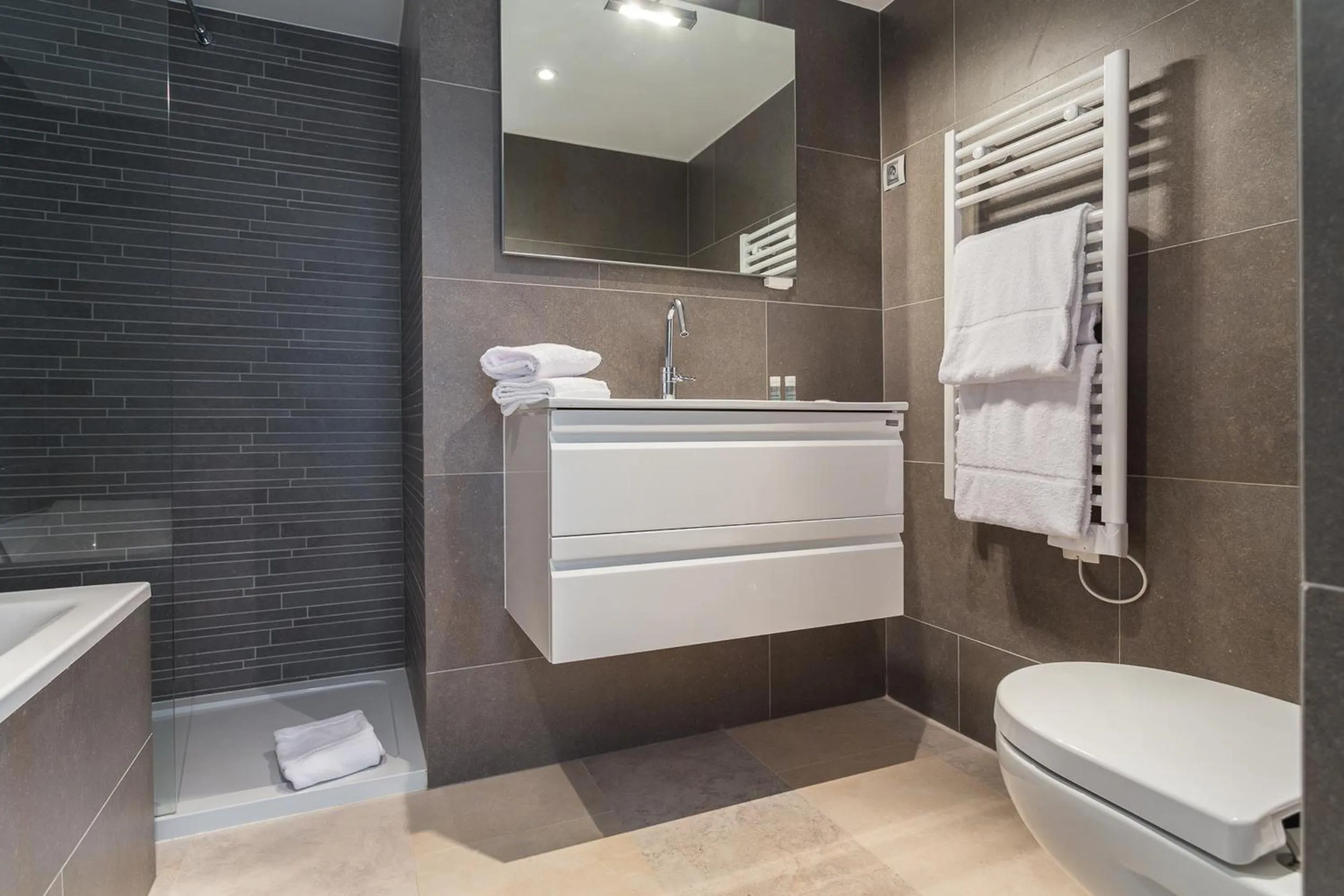 Shower in Villa Velvet