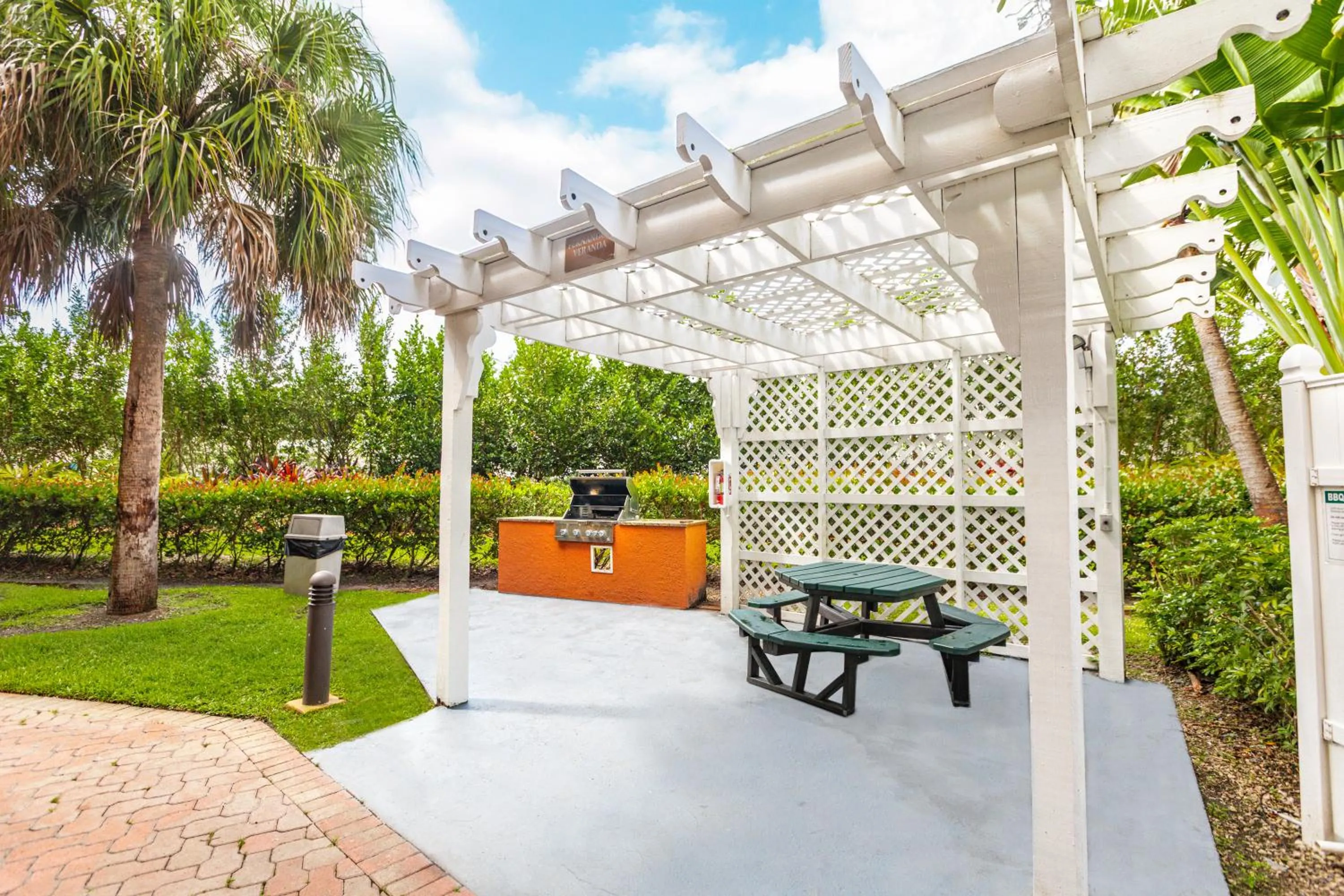 BBQ facilities in Vacation Village at Bonaventure, Fort Lauderdale