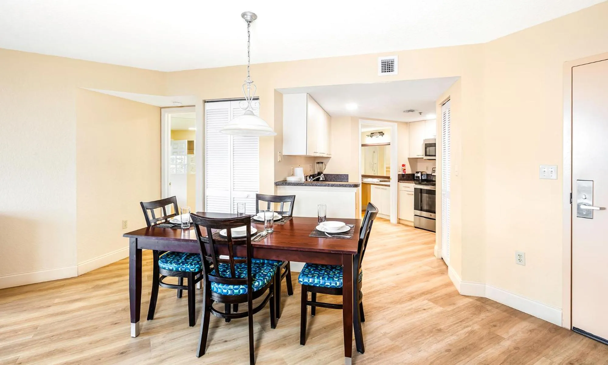 Dining area in Vacation Village at Bonaventure, Fort Lauderdale