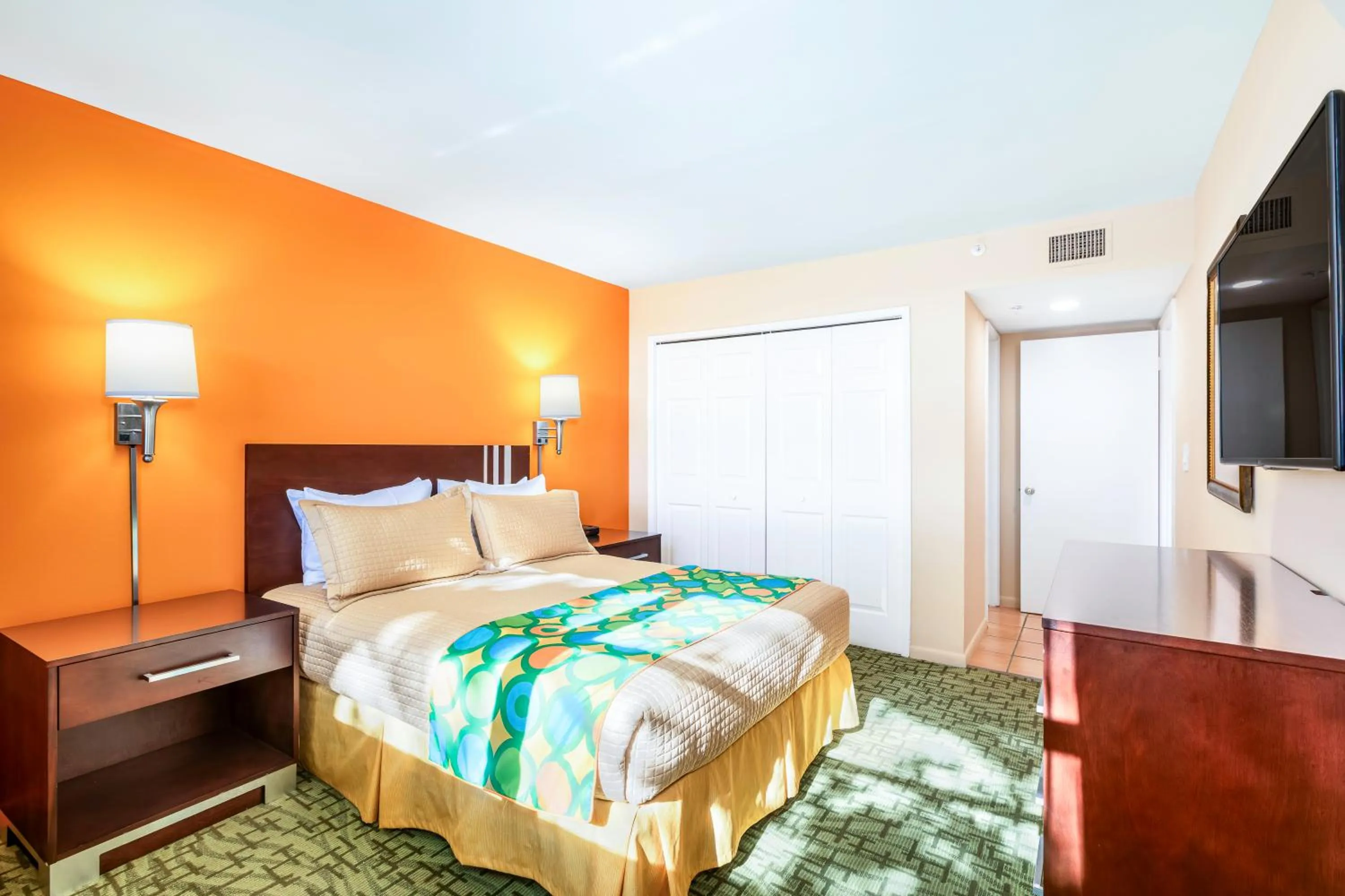 Bathroom, Bed in Vacation Village at Bonaventure, Fort Lauderdale