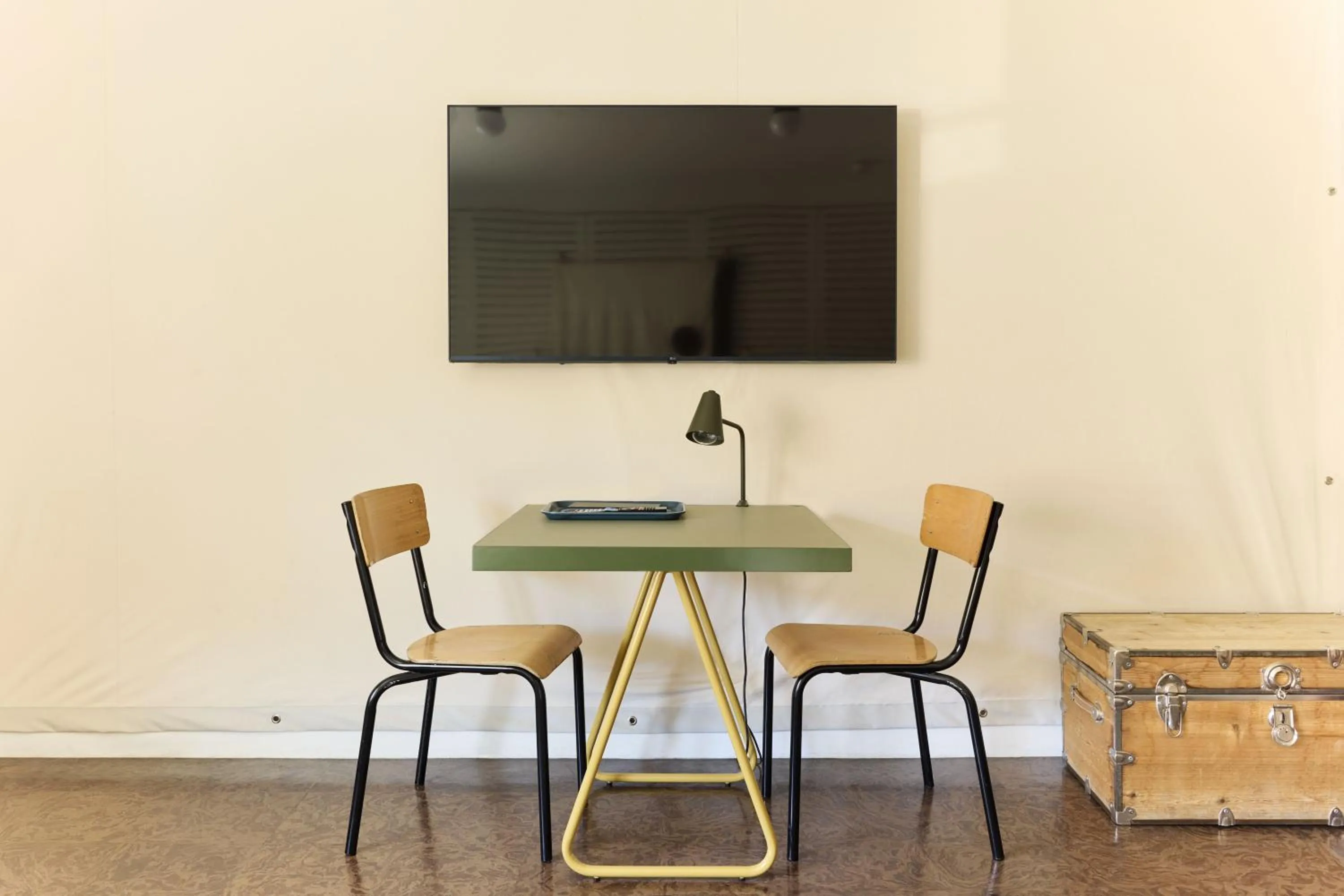 TV and multimedia in Ace Hotel and Swim Club Palm Springs