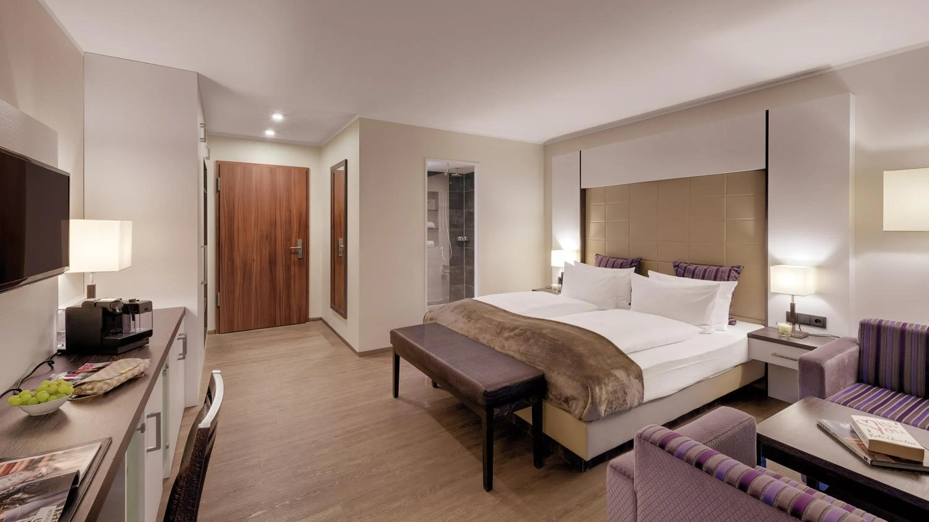 Seating area, Bed in Bayside