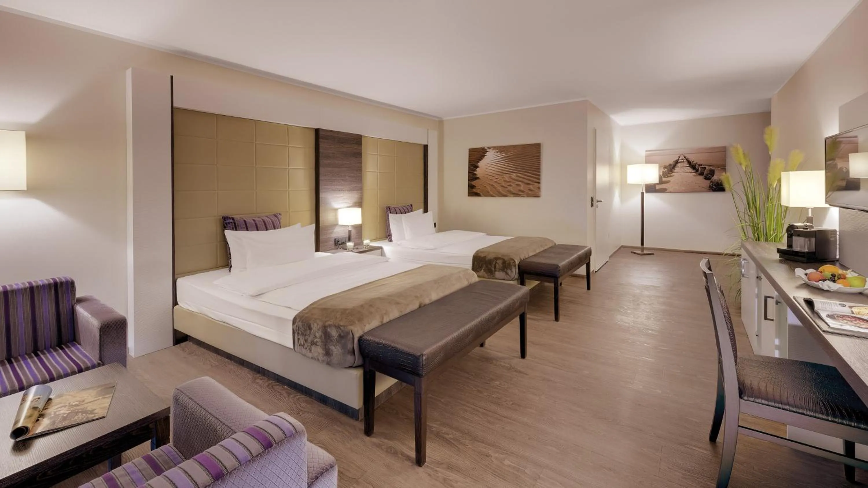 Seating area, Bed in Bayside