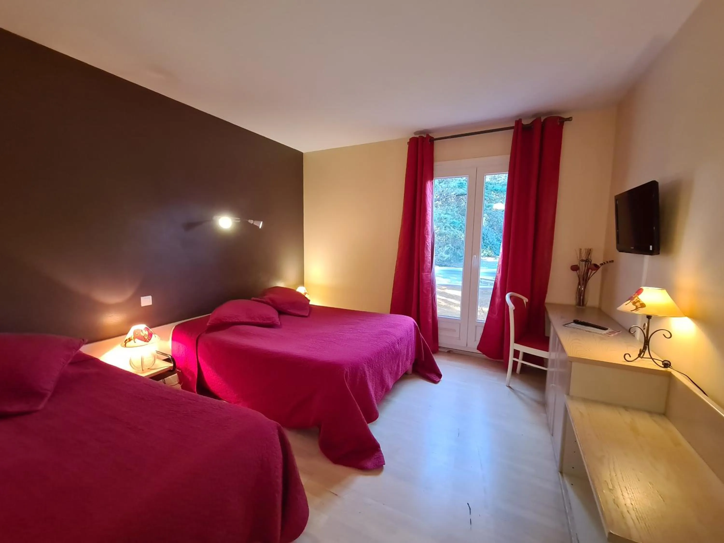 Bedroom, Bed in Hôtel Restaurant Le Mas De L'Olivier