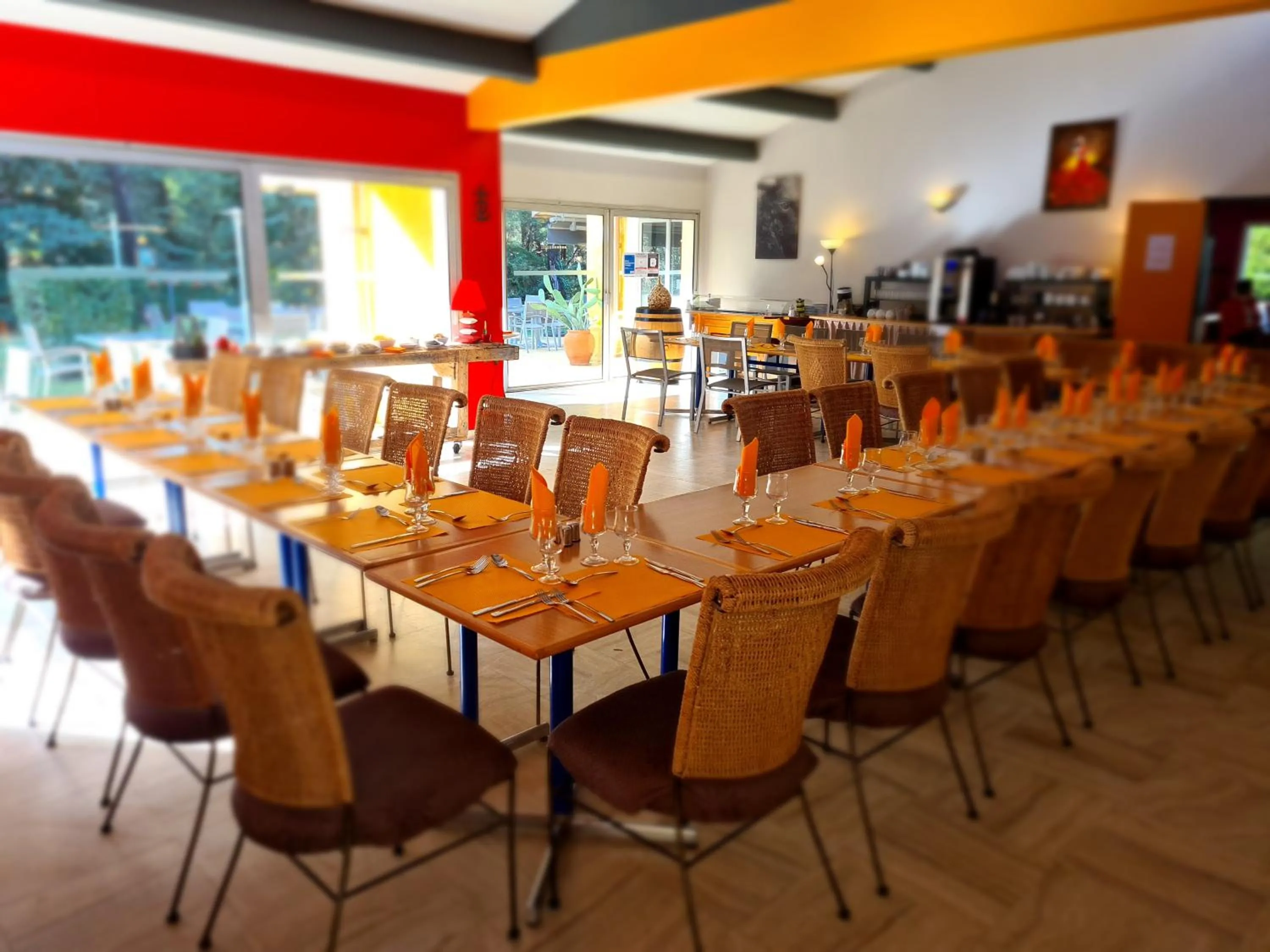 Restaurant/places to eat in Hôtel Restaurant Le Mas De L'Olivier