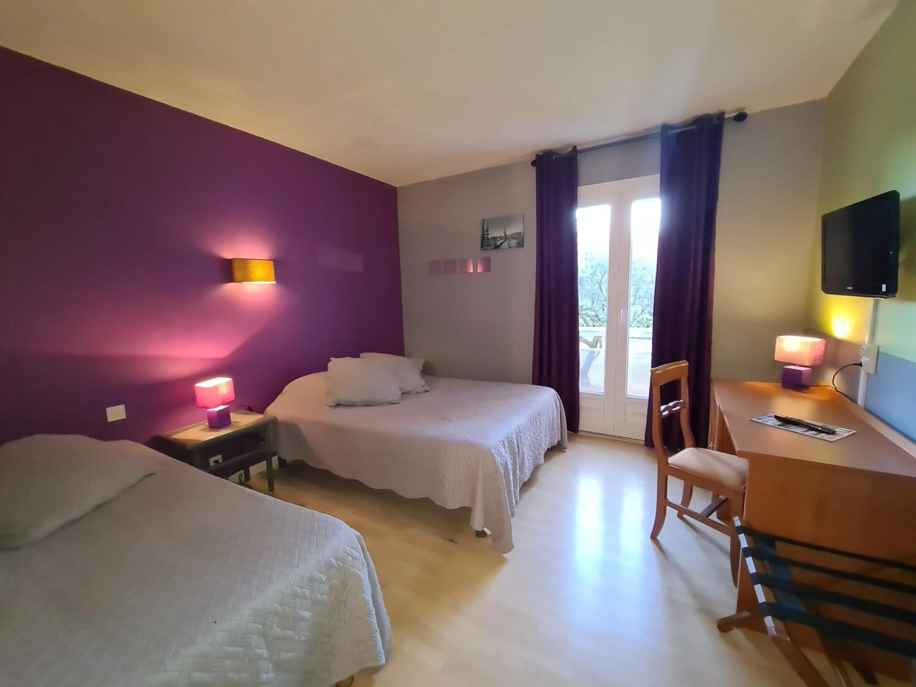 Photo of the whole room, Bed in Hôtel Restaurant Le Mas De L'Olivier