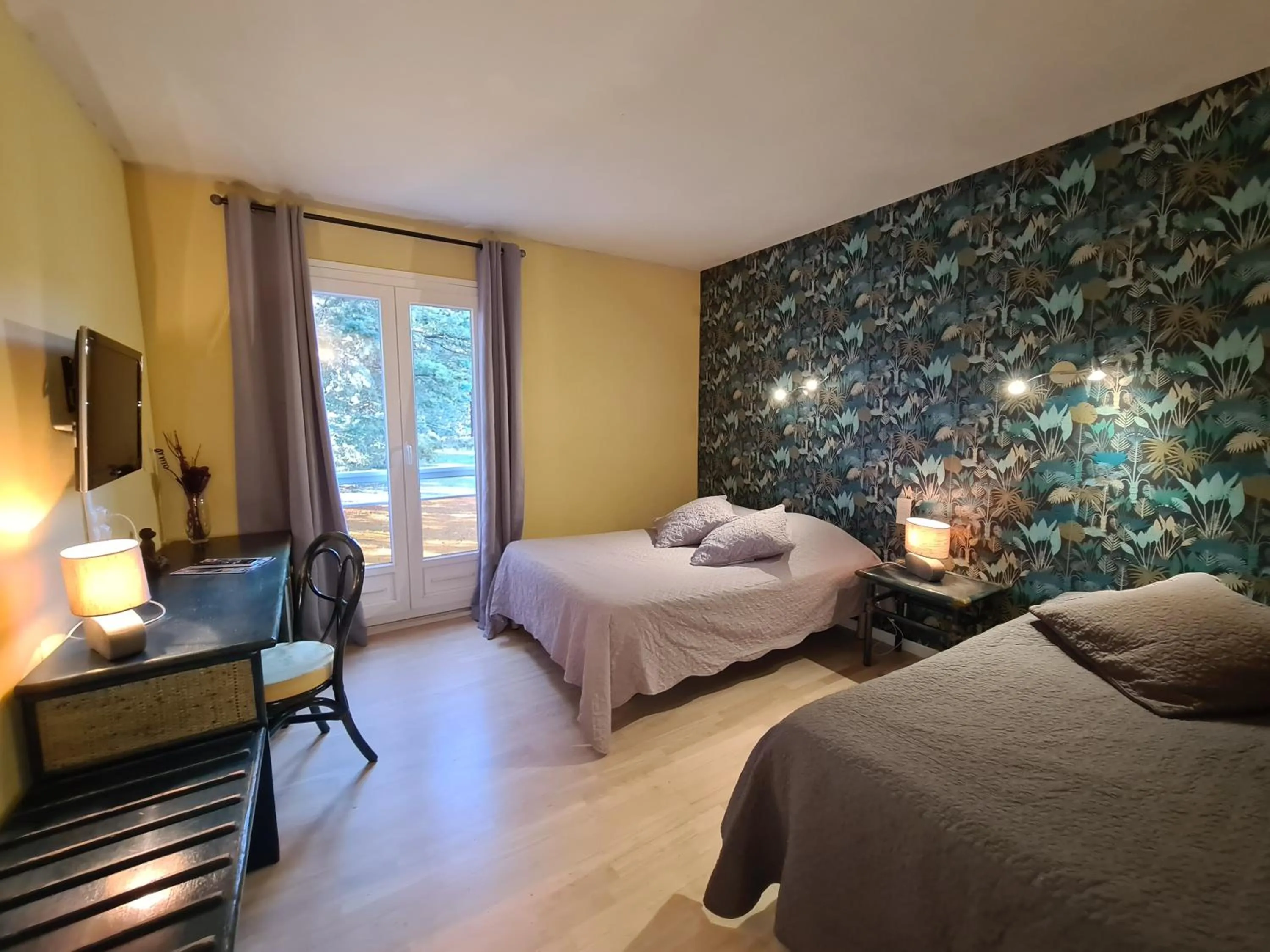 Bedroom, Bed in Hôtel Restaurant Le Mas De L'Olivier