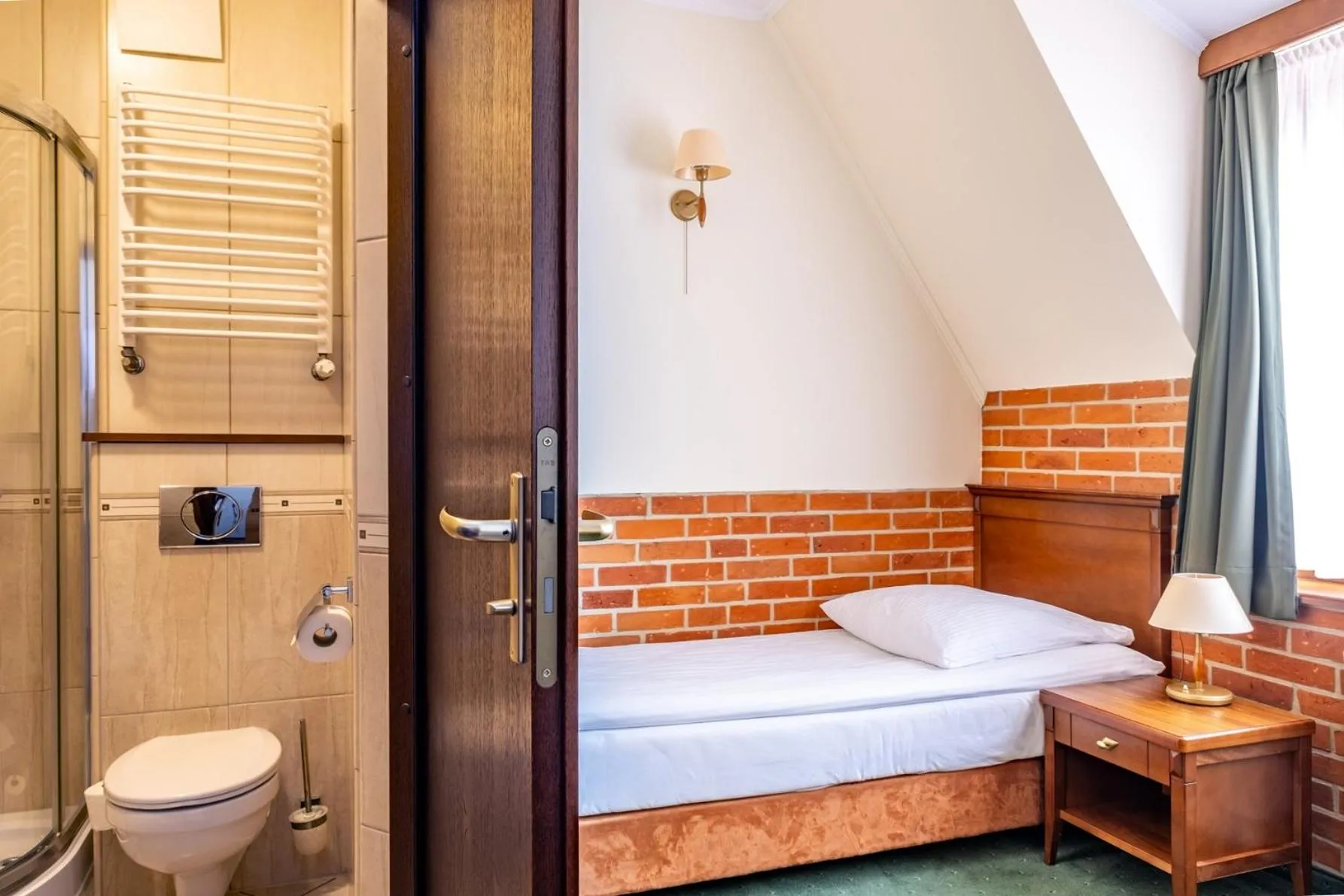 Shower, Bed in Hotel Szymbark
