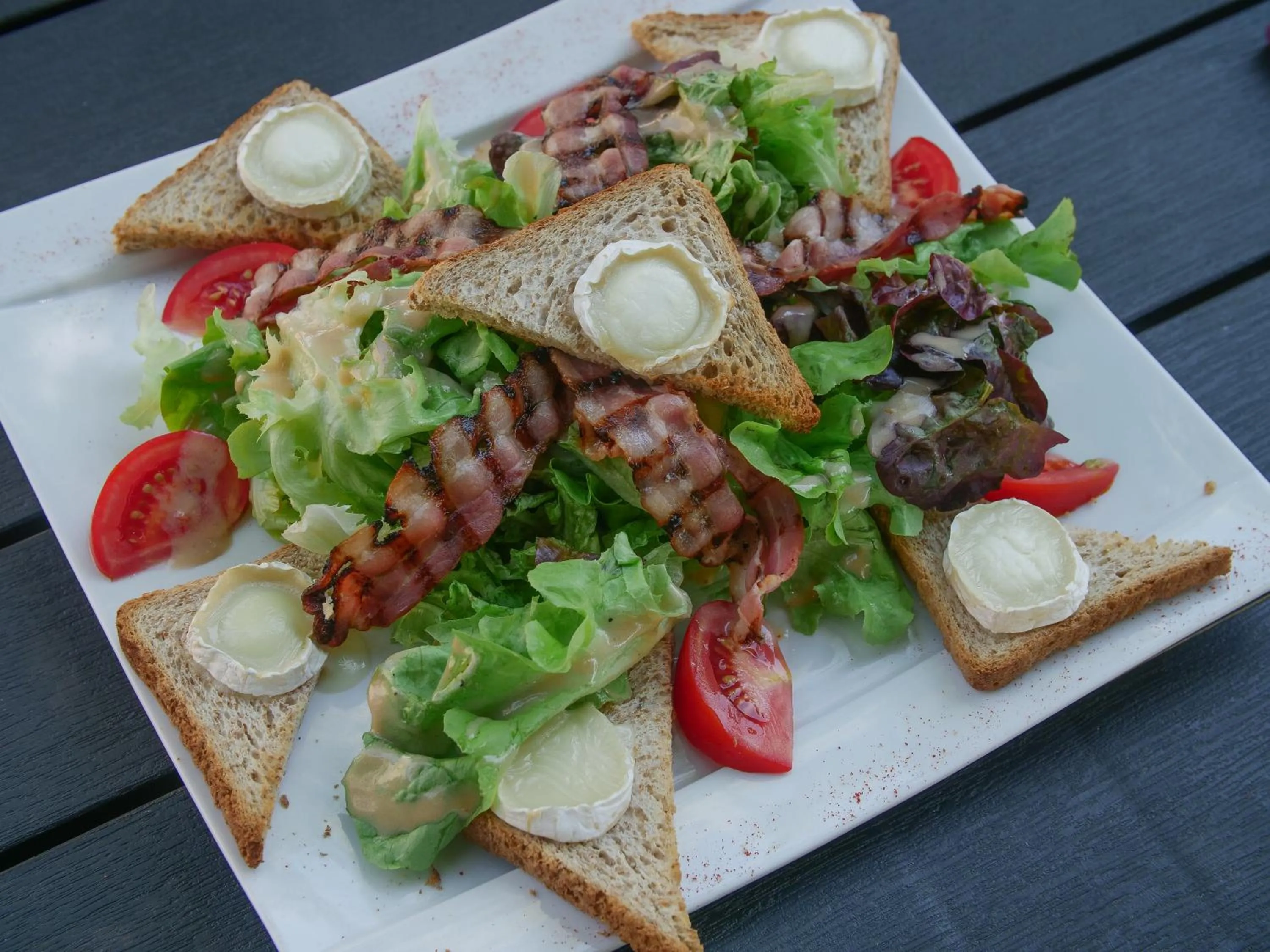 Food and drinks in Hôtel Inn Design Resto Novo Vannes