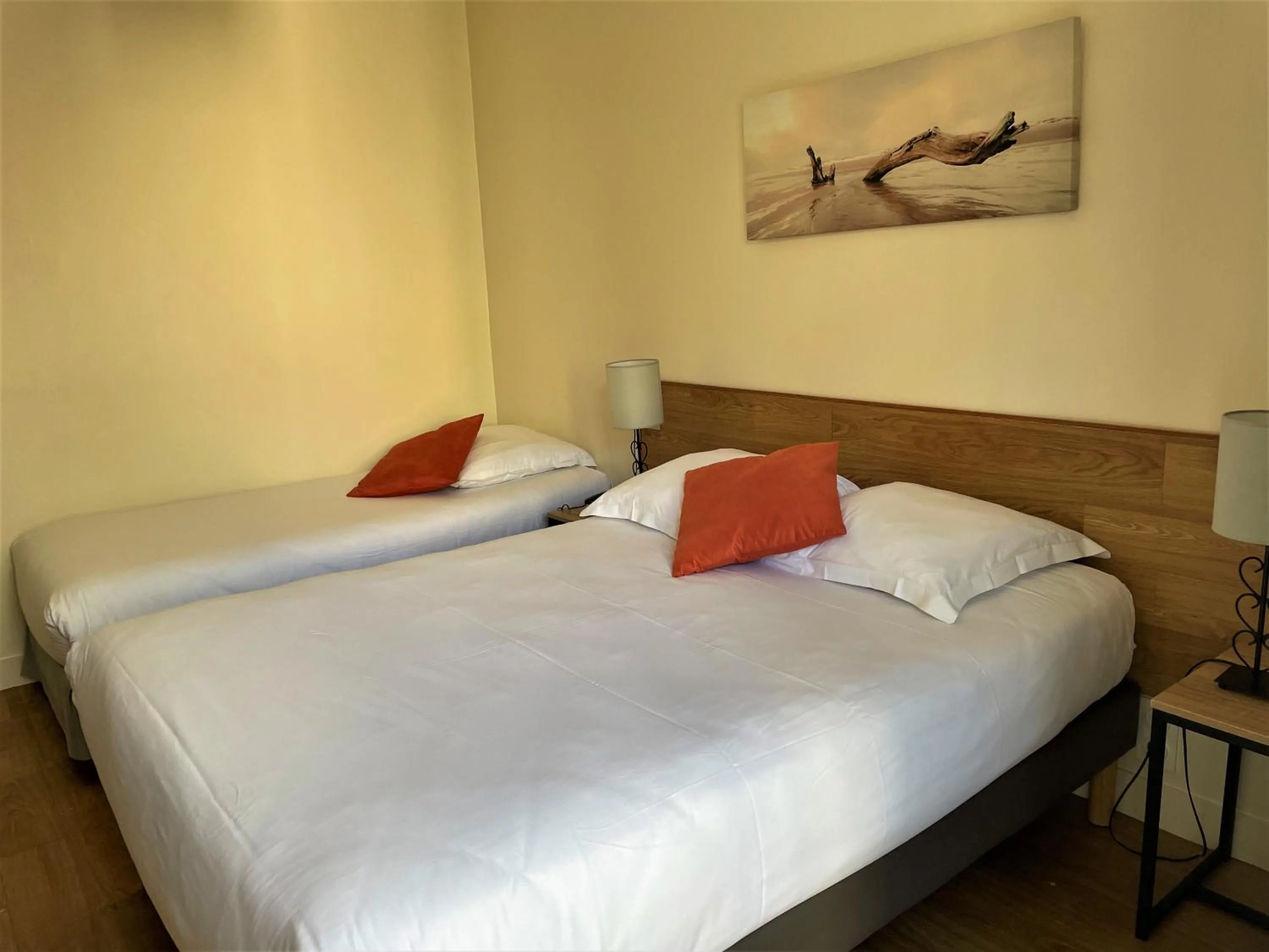 Photo of the whole room, Bed in Le Vauban