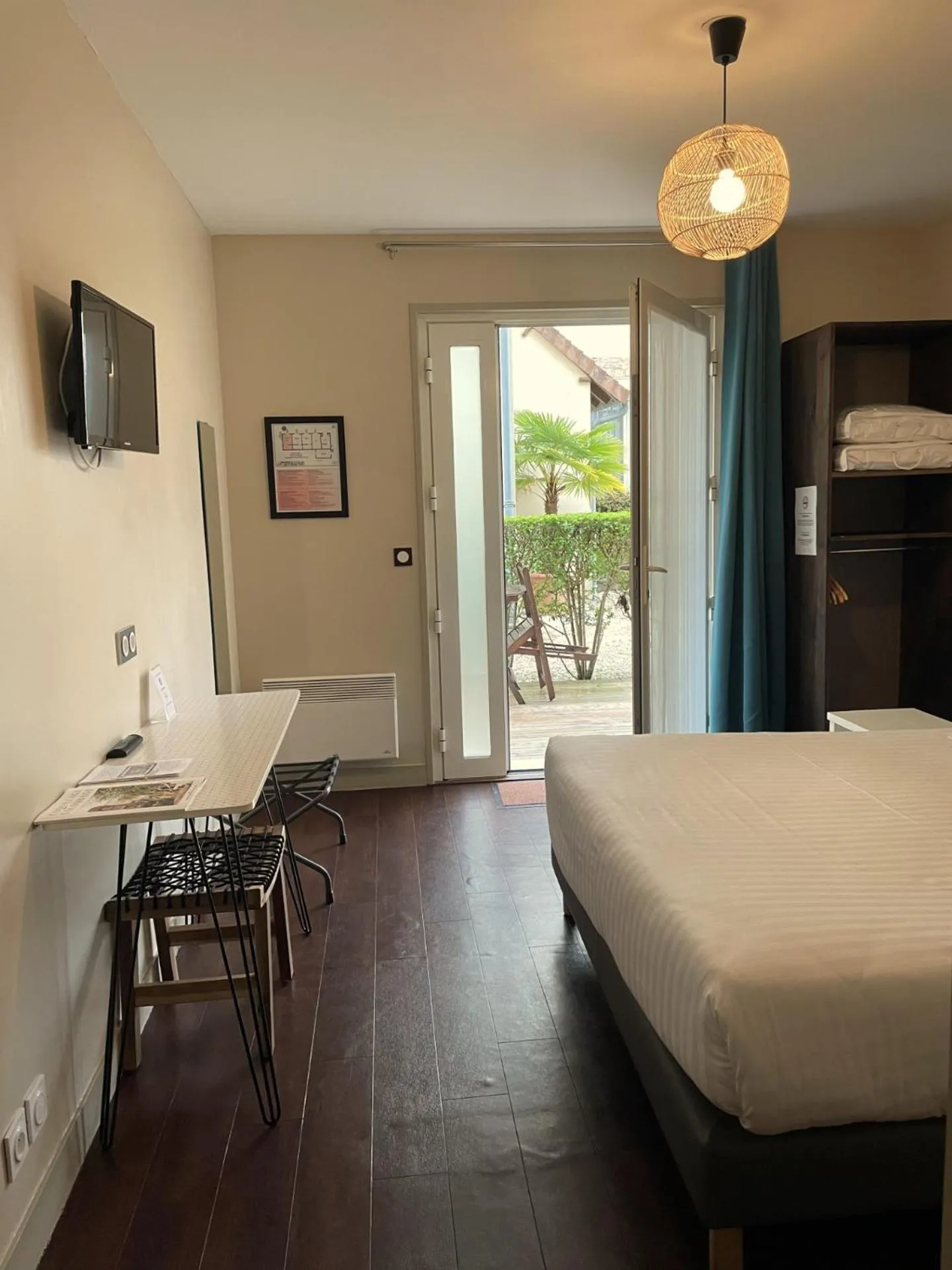 Patio, Bed in Le Vauban