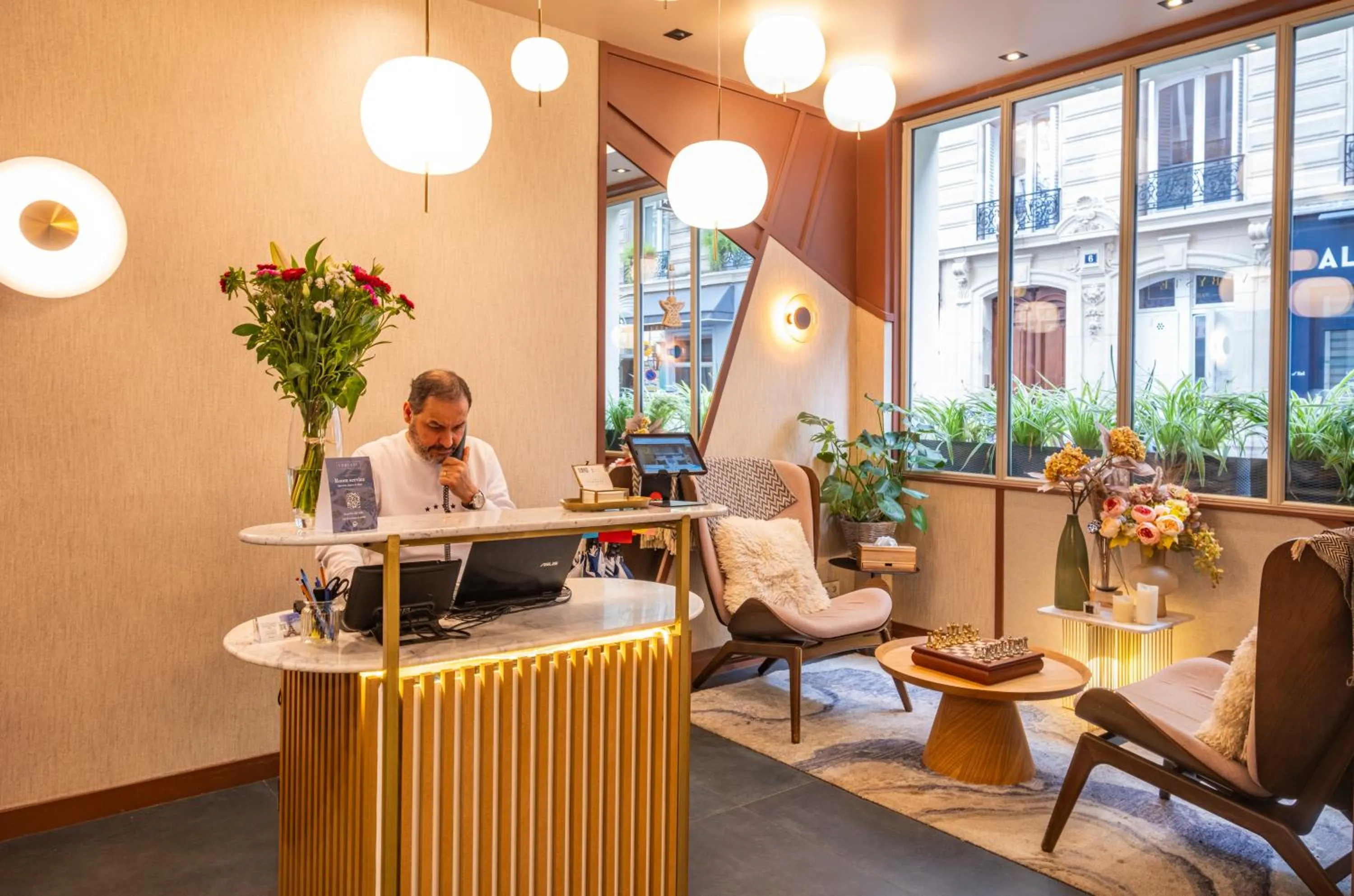 Lobby or reception in Hôtel Veryste & Spa Paris