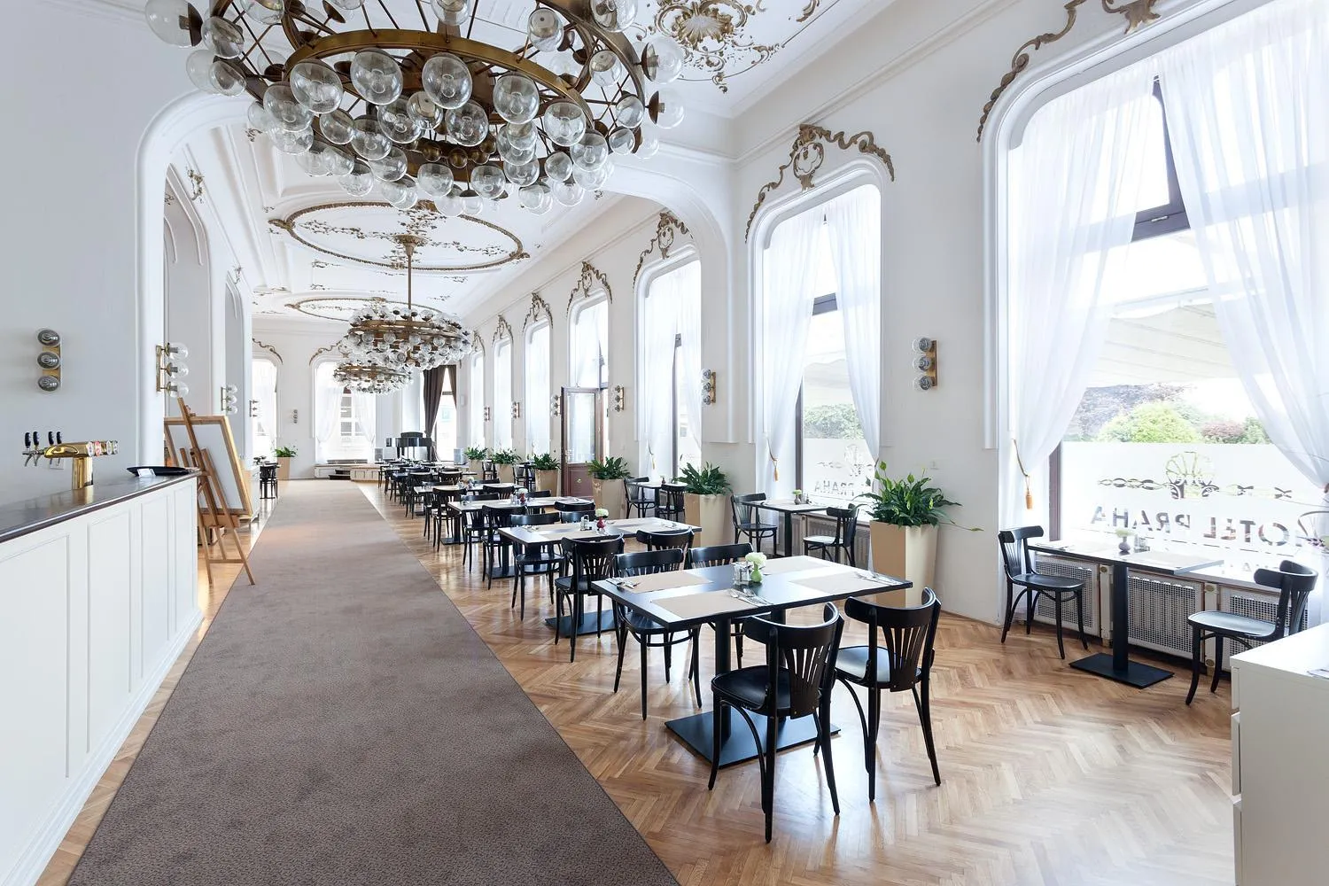 Restaurant/places to eat in B&B Hotel Praha
