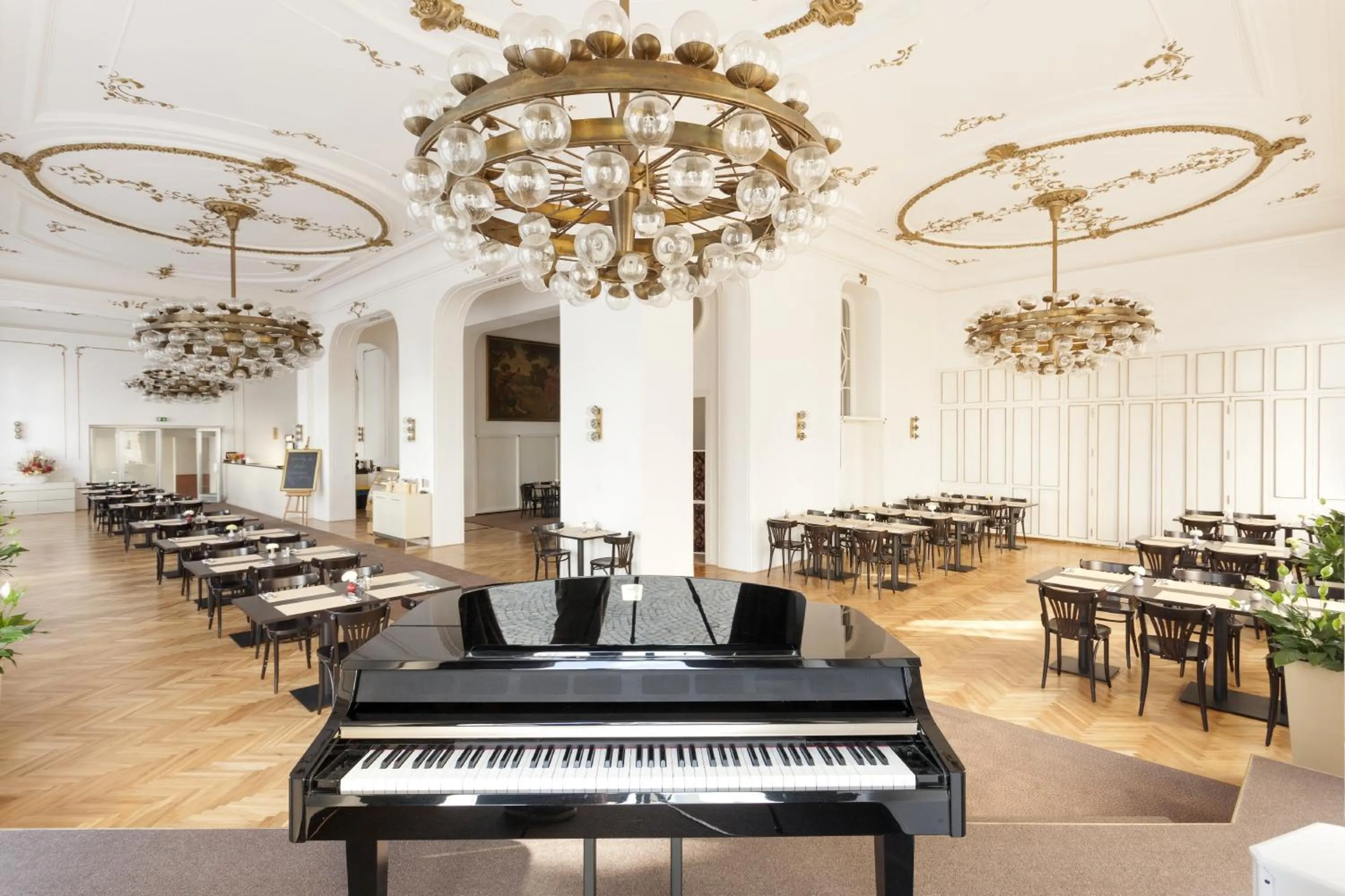 Restaurant/places to eat in B&B Hotel Praha