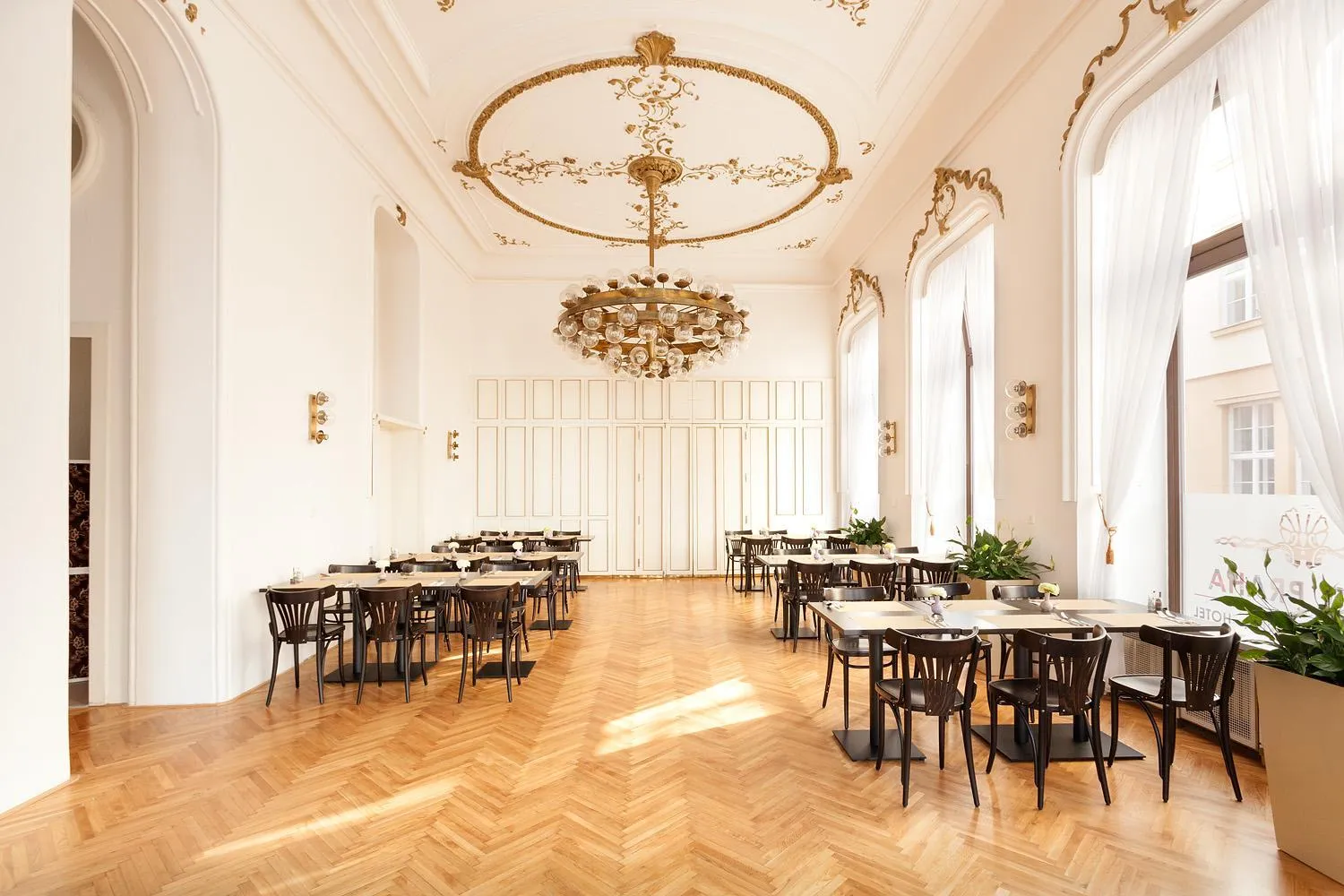 Restaurant/places to eat in B&B Hotel Praha