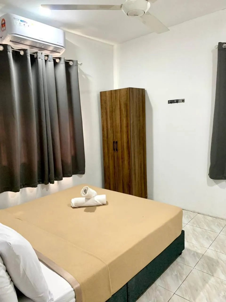 air conditioner, Bed in BB Durio Chalet