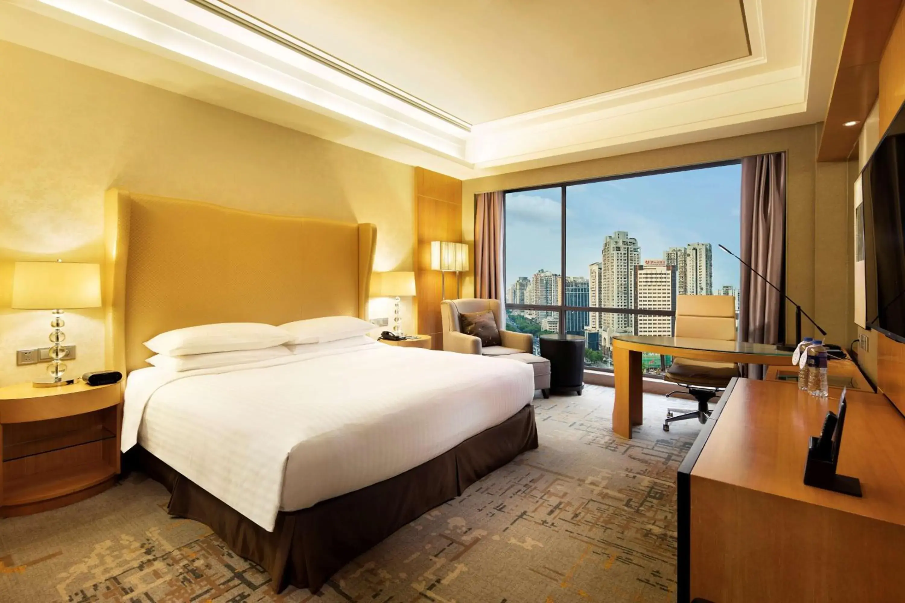 Deluxe King Room with City View - single occupancy in Hilton Xiamen, Lobby Links to Metro&shopping mall, Near train station Deluxe King Room with City View - single occupancy in Hilton Xiamen, Lobby Links to Metro&shopping mall, Near train station