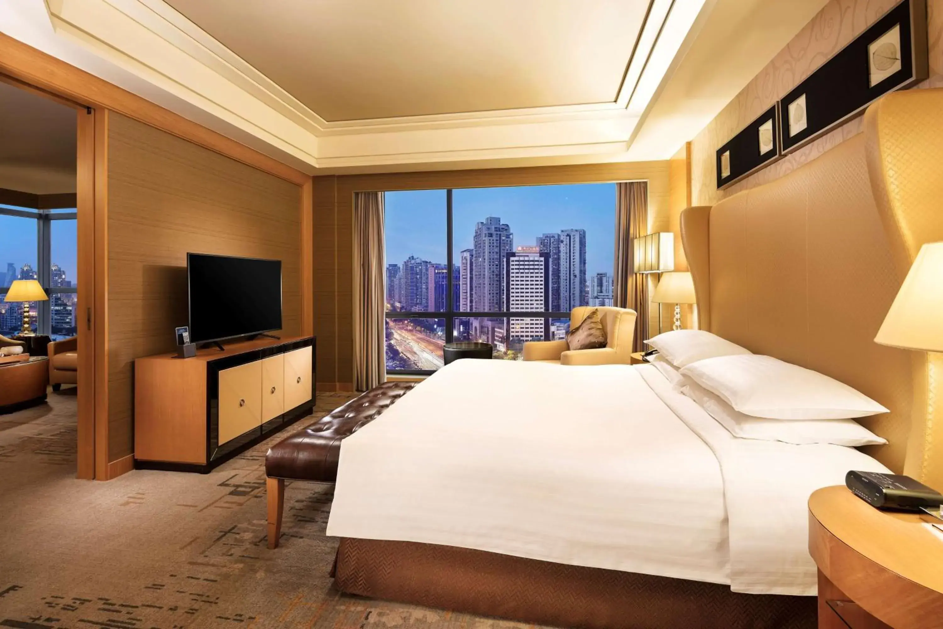 Junior King Suite in Hilton Xiamen, Lobby Links to Metro&shopping mall, Near train station Junior King Suite in Hilton Xiamen, Lobby Links to Metro&shopping mall, Near train station