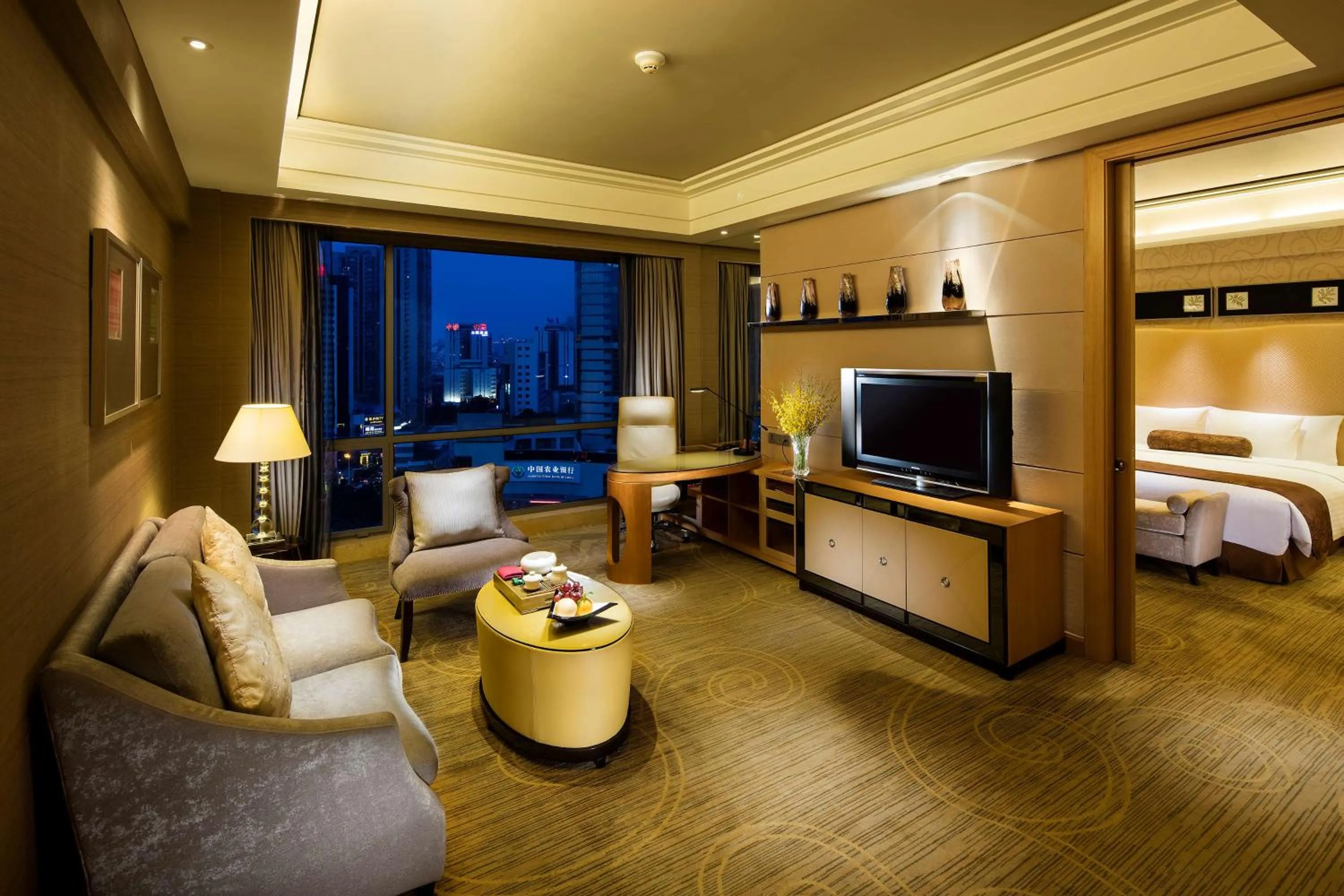Bedroom, Bed in Hilton Xiamen, Lobby Links to Metro&shopping mall, Near train station