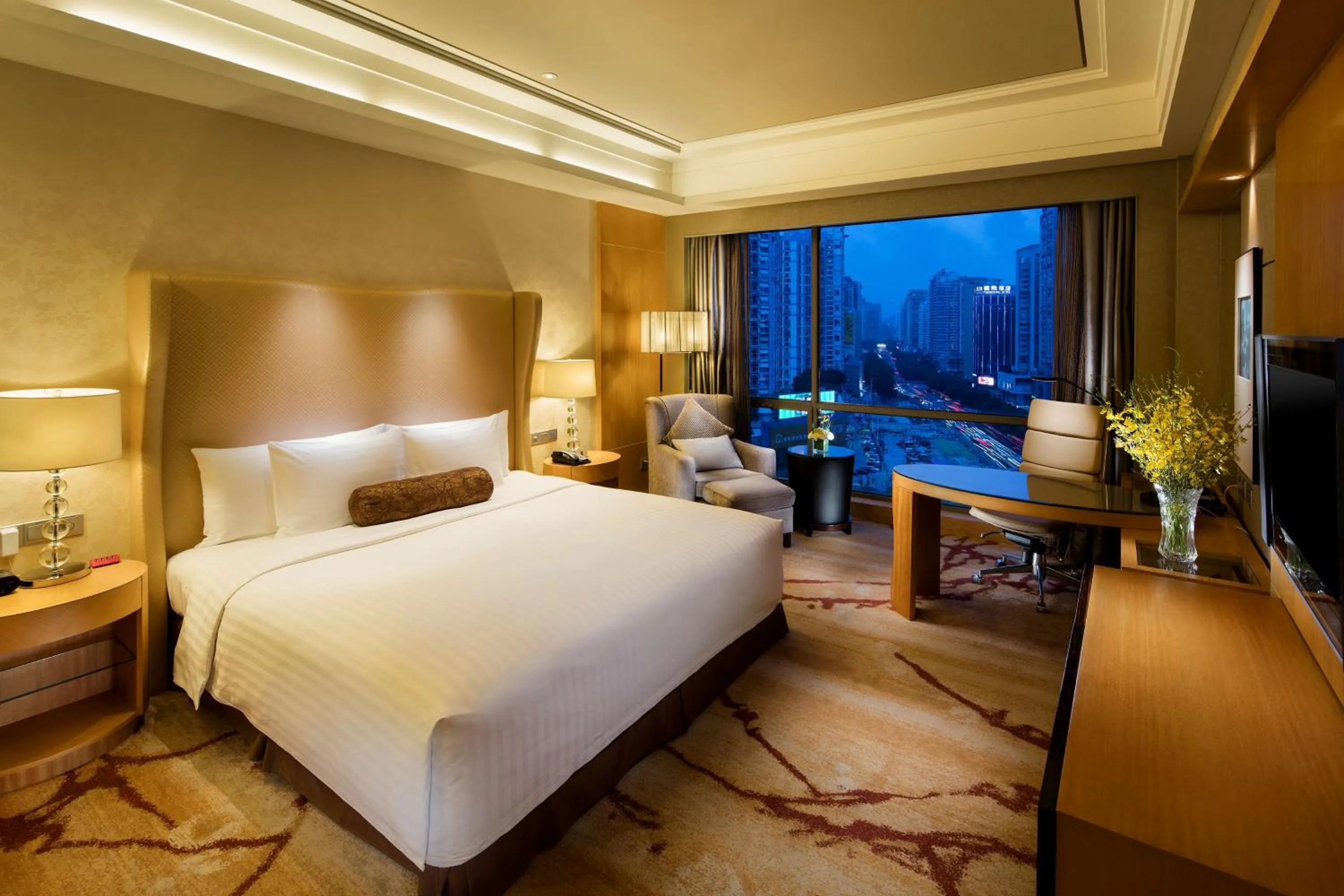 Bedroom, Bed in Hilton Xiamen, Lobby Links to Metro&shopping mall, Near train station
