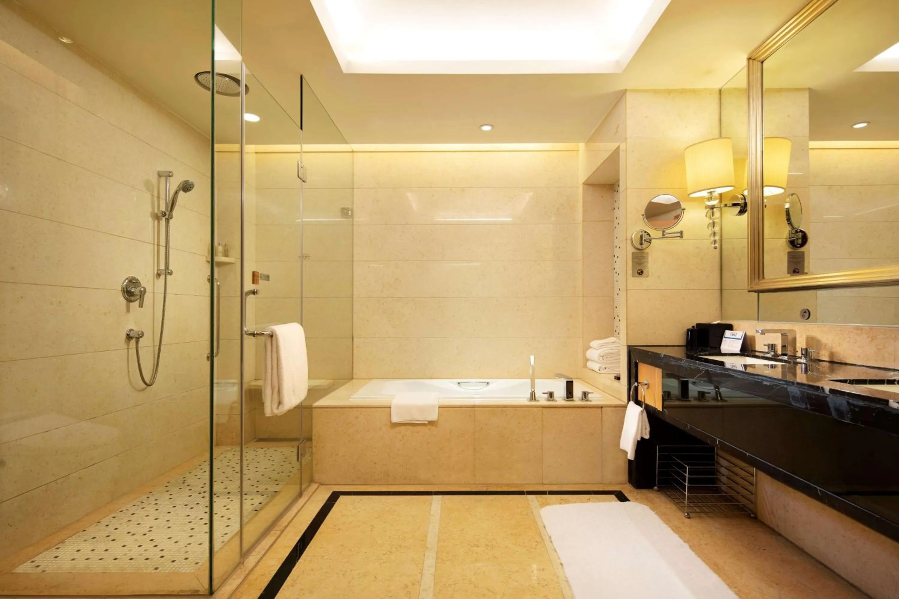 Bathroom in Hilton Xiamen, Lobby Links to Metro&shopping mall, Near train station