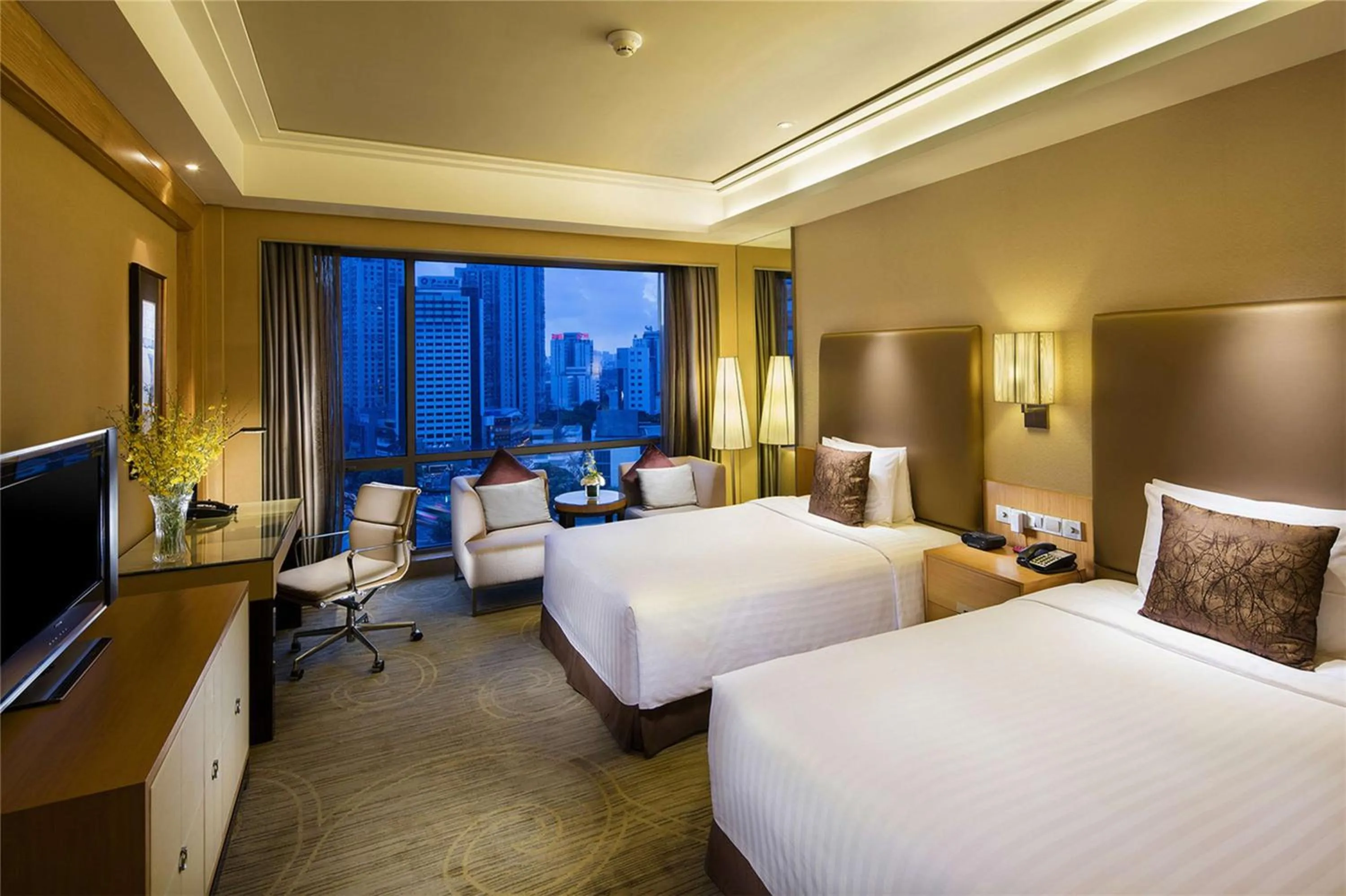 Bedroom, Bed in Hilton Xiamen, Lobby Links to Metro&shopping mall, Near train station