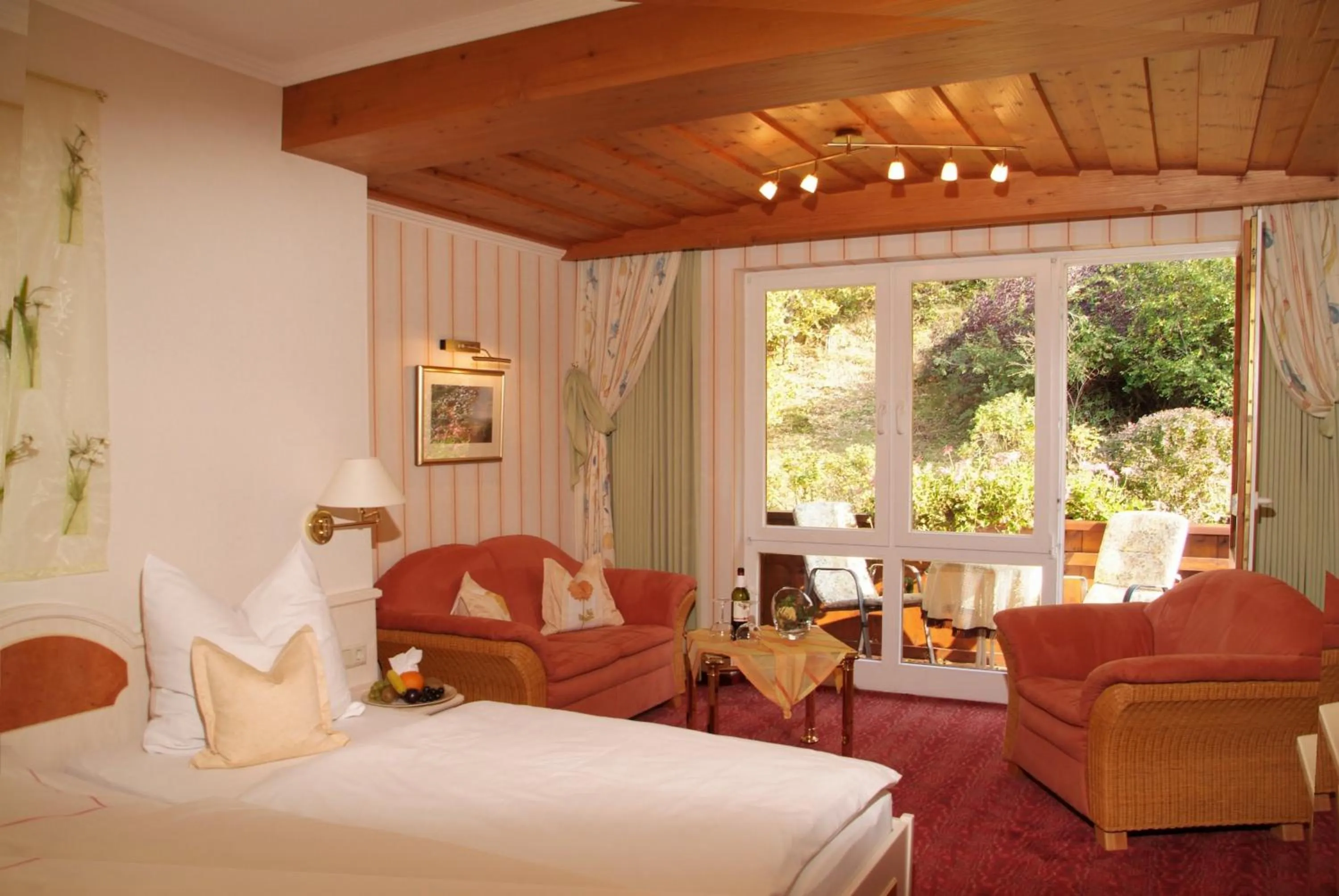 Photo of the whole room, Bed in Hotel Zum weißen Stein