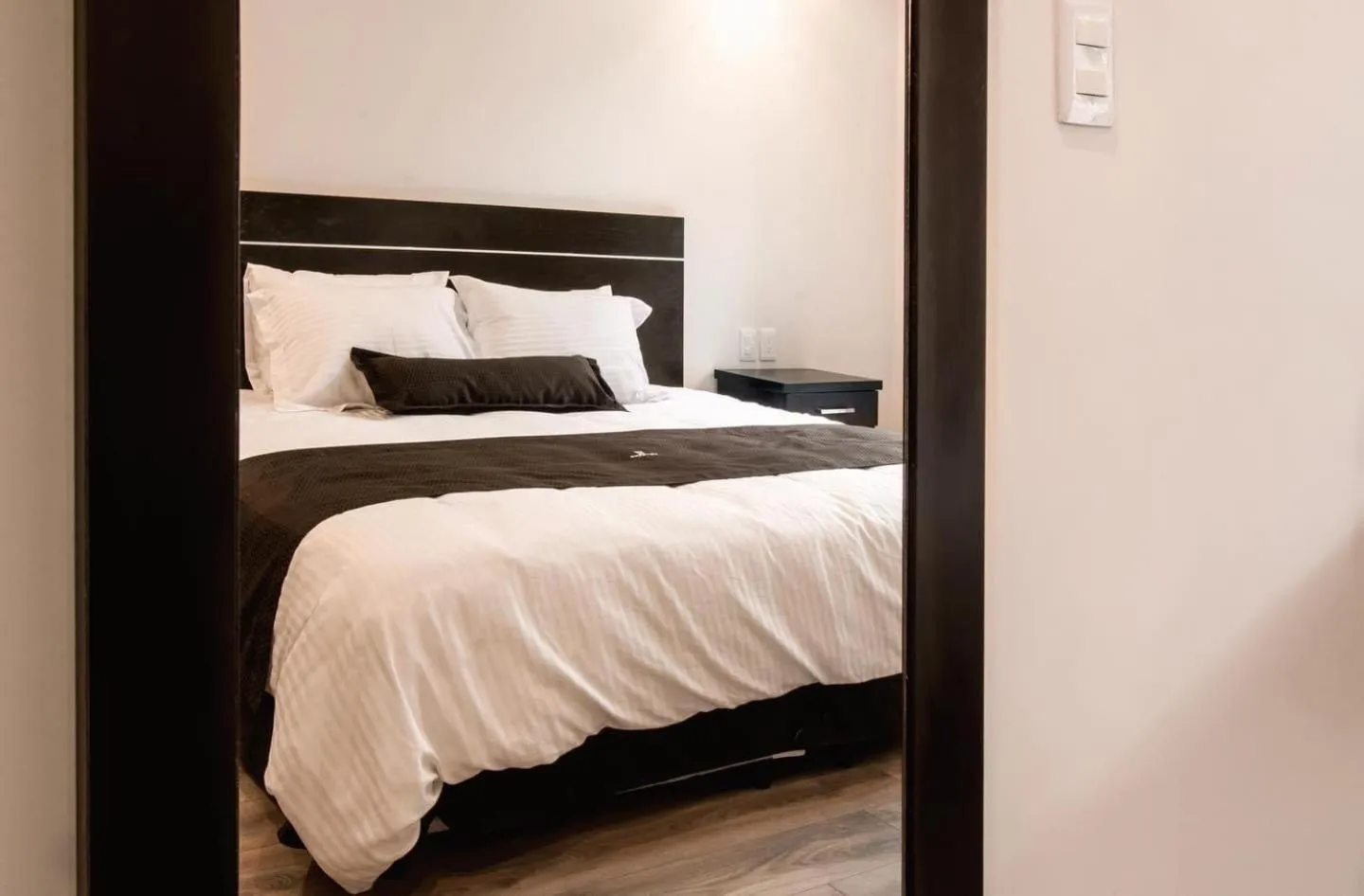 Photo of the whole room, Bed in Sendero Hotel