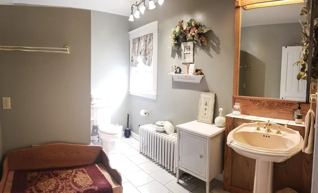 Shower, Bathroom in Linda Sue Manor
