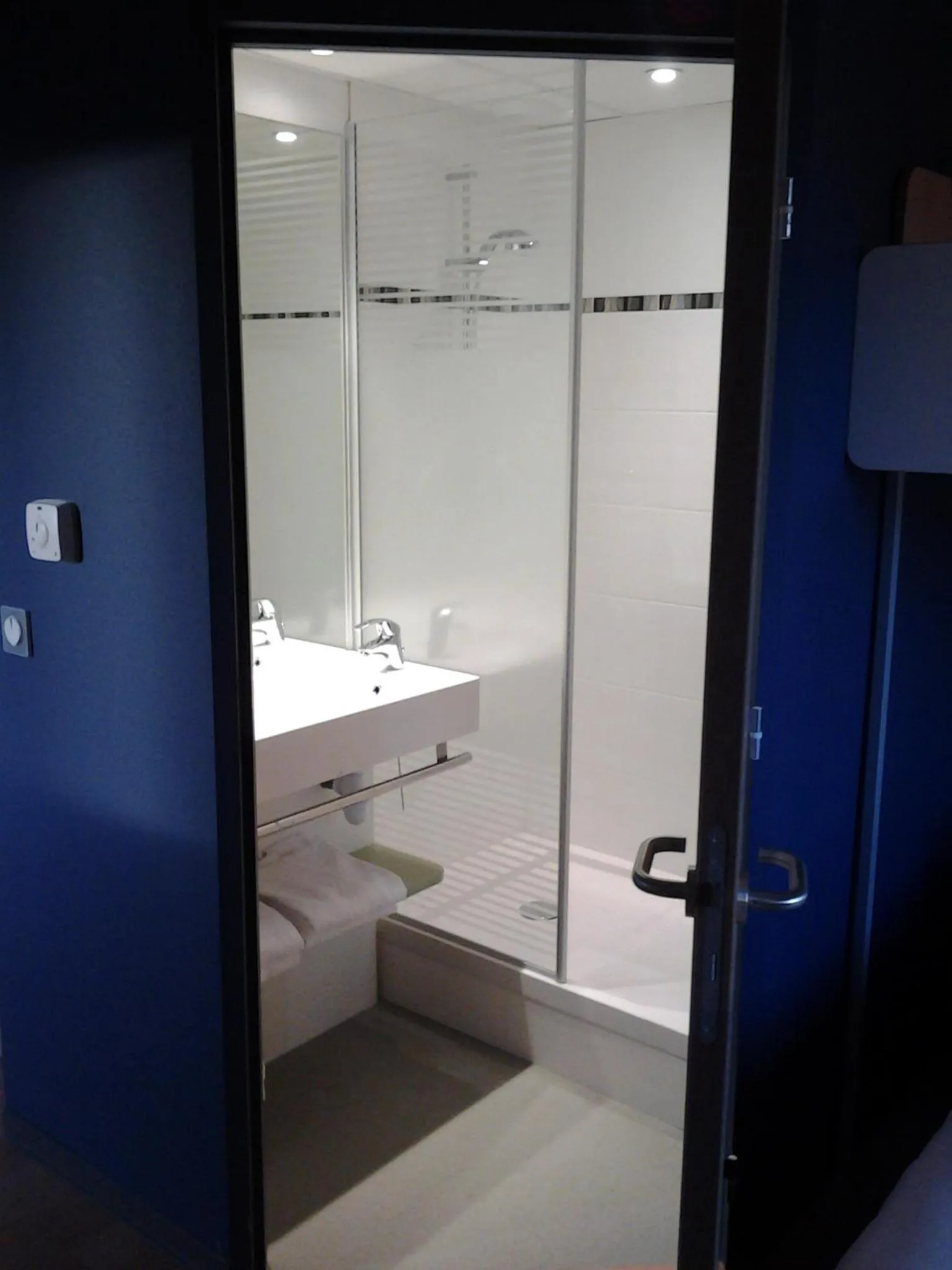 Bathroom in ibis budget Givet