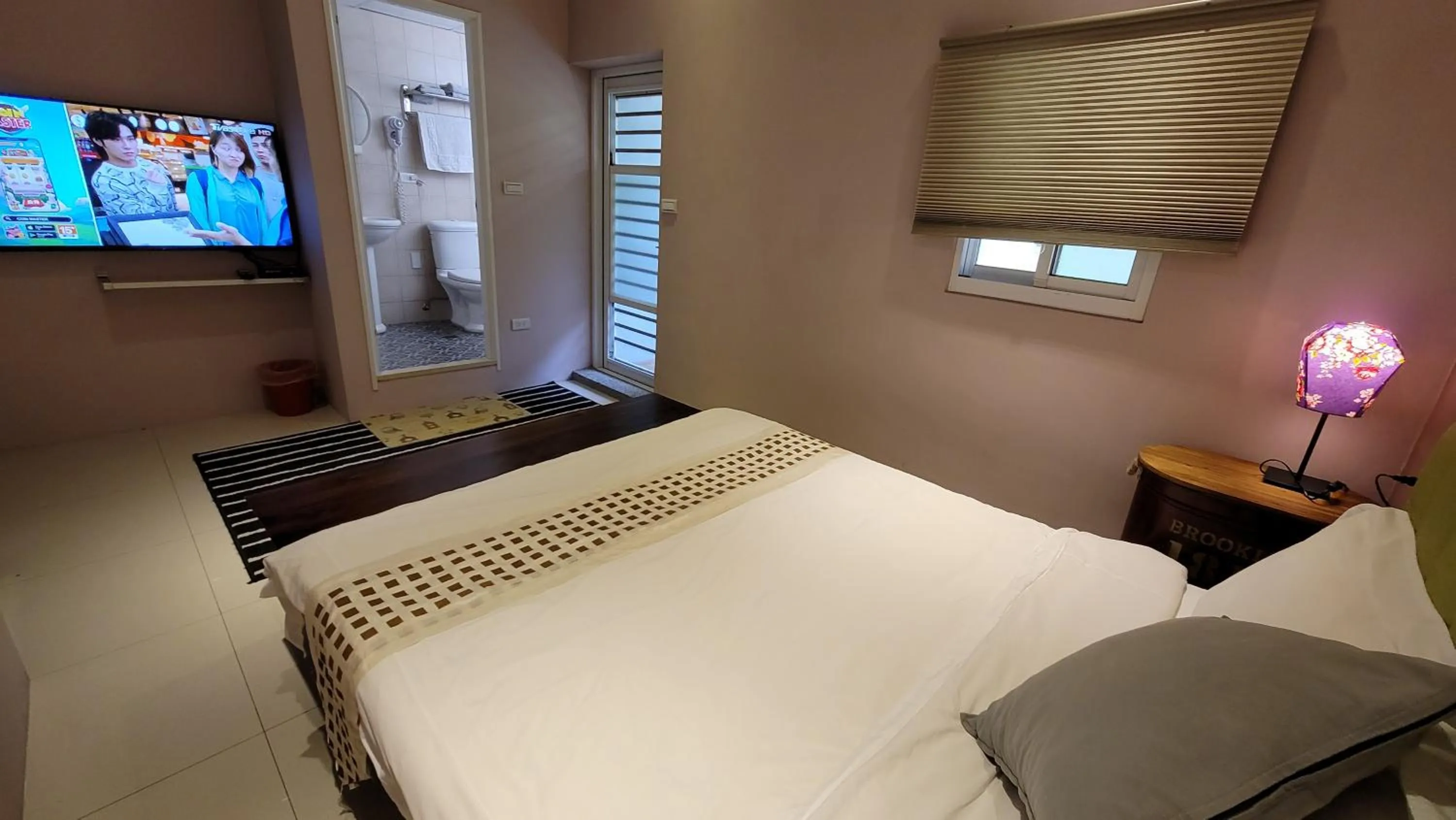 Photo of the whole room, Bed in Xi Yin Zhi Su